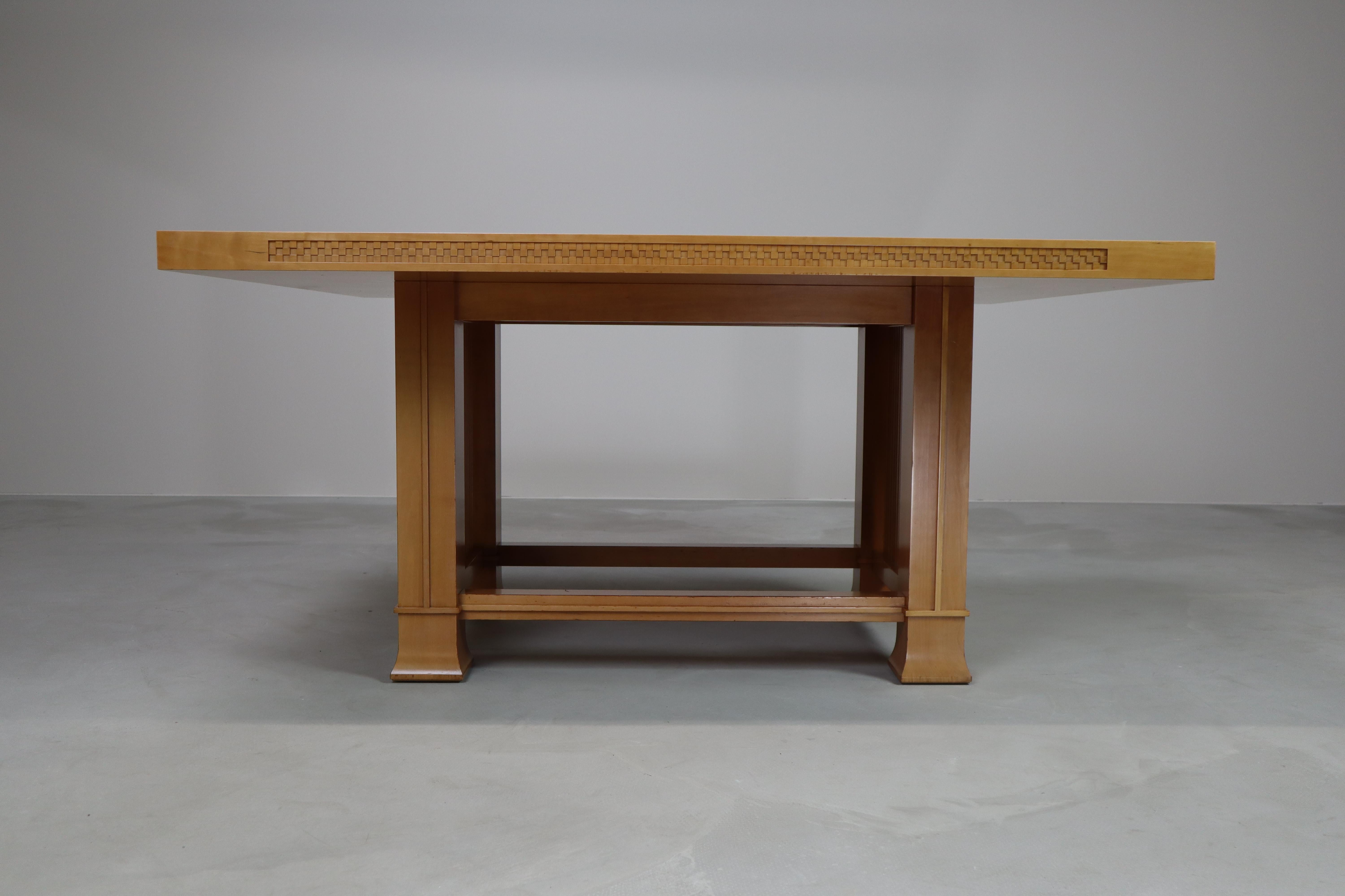 Husser 615 Esstisch von Frank Lloyd Wright, hergestellt von Cassina (Kirsche) im Angebot