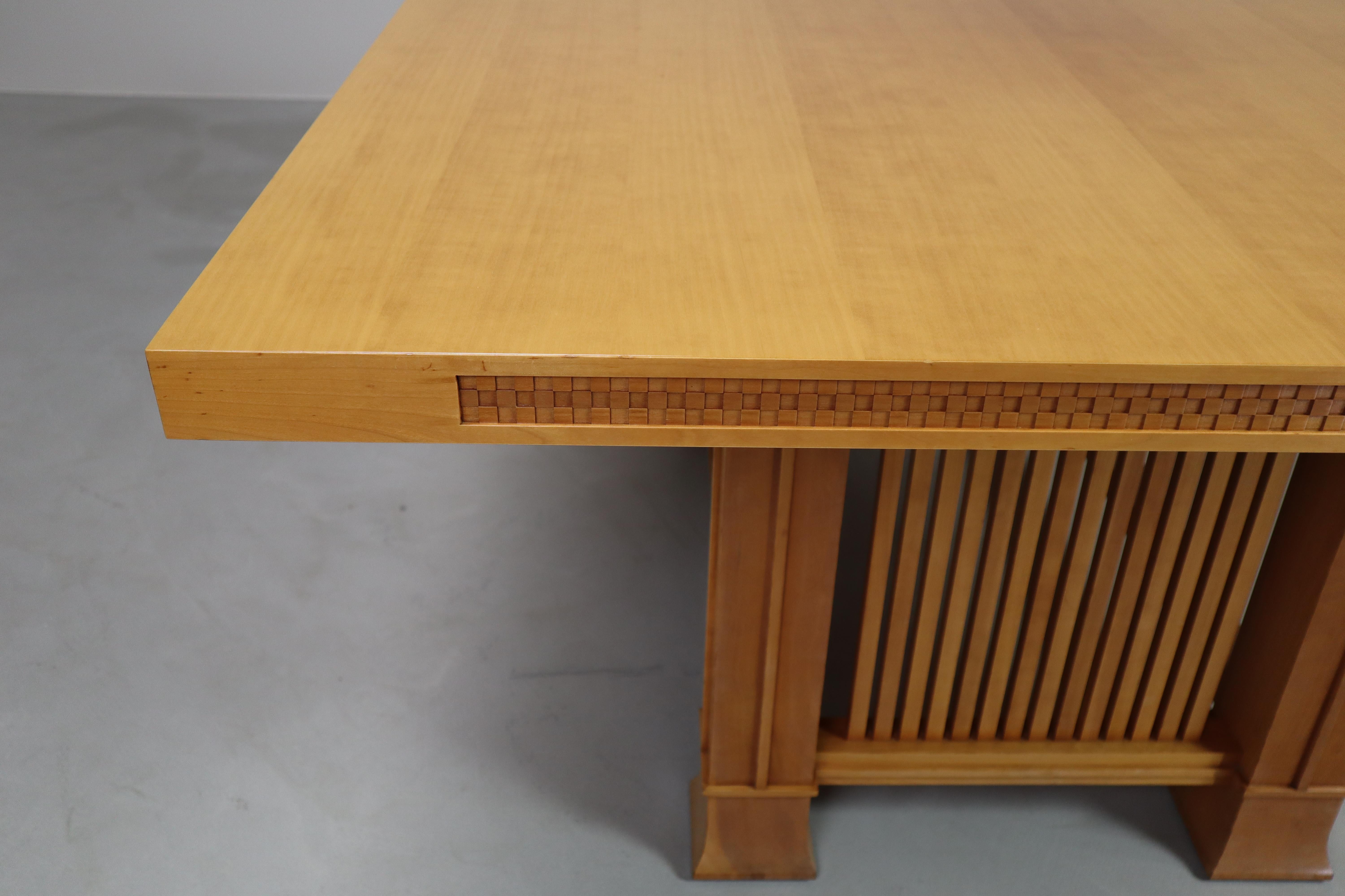 Husser 615 Esstisch von Frank Lloyd Wright, hergestellt von Cassina im Angebot 2