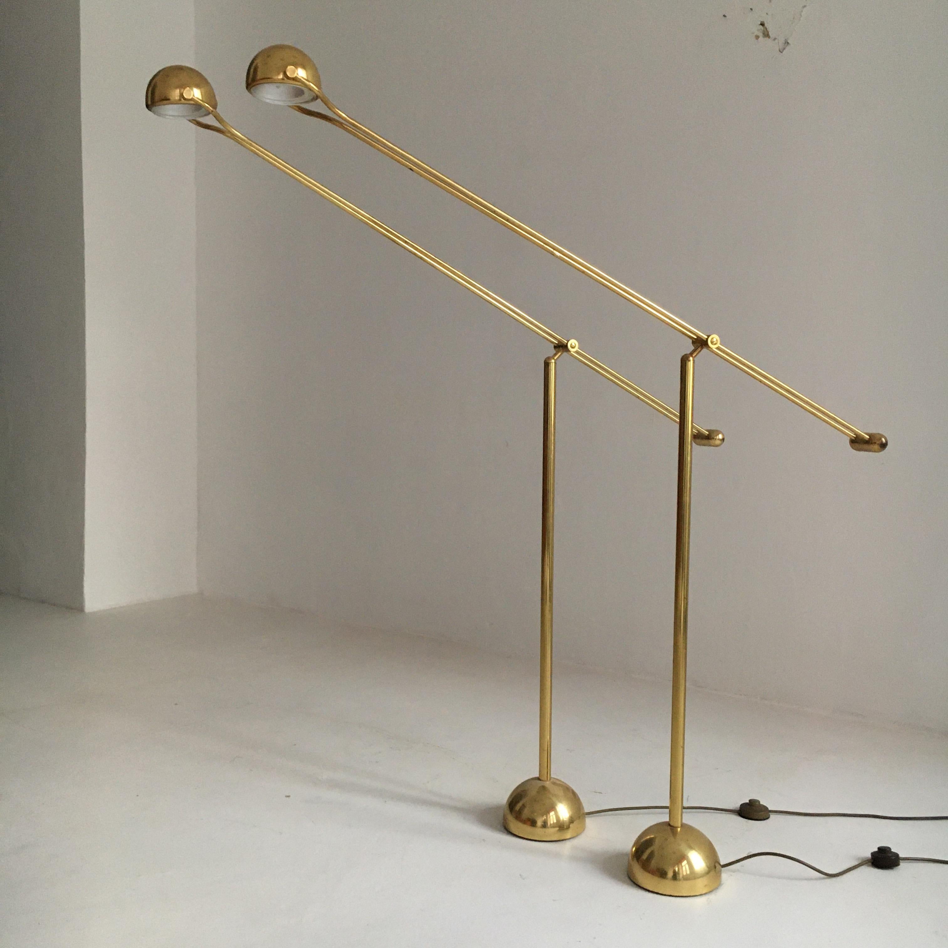 Mid-Century moderno Coppia di lampade da terra in ottone Hustadt Counterbalance, Germania, 1970
