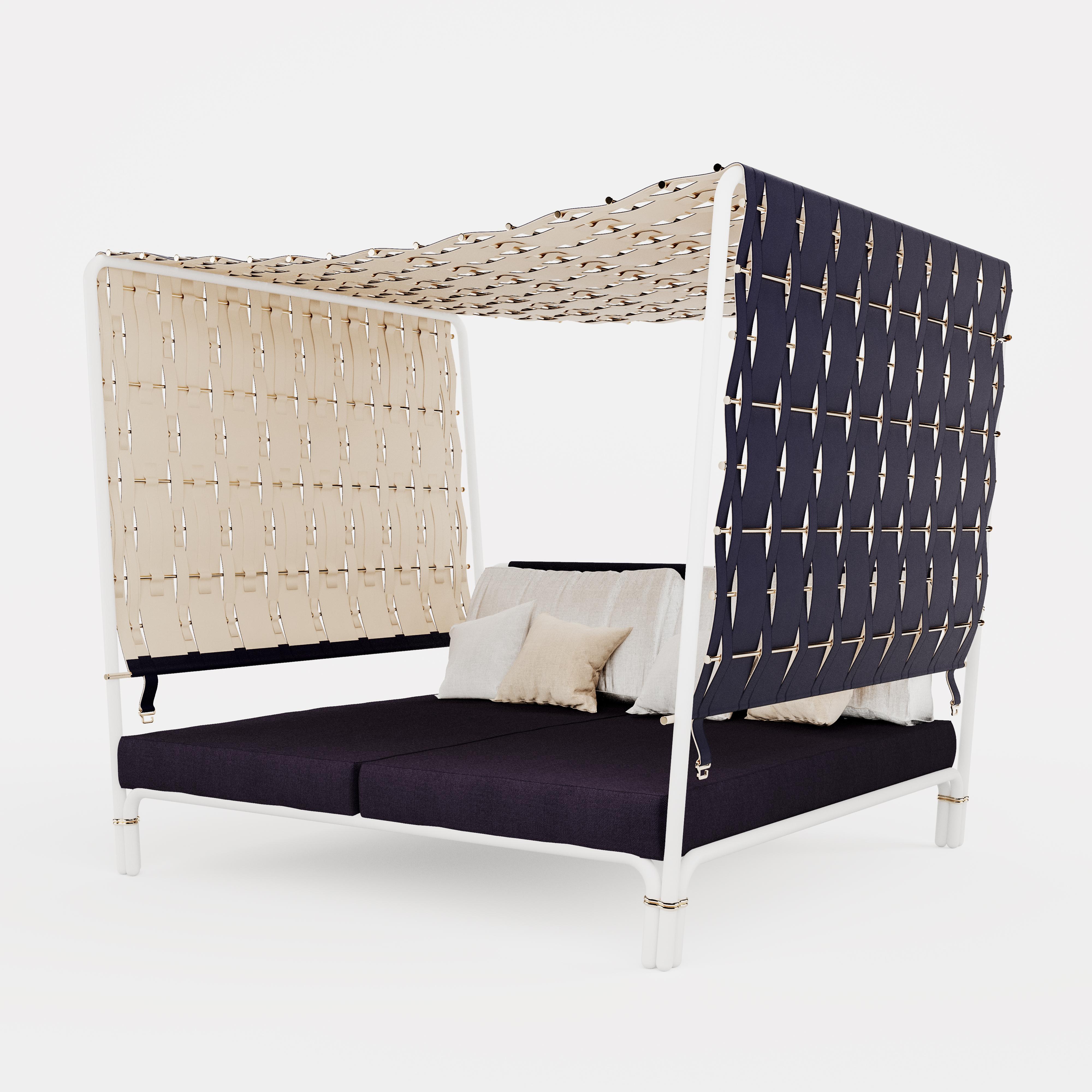 Gubuk Outdoor Daybed 

The Gubuk outdoor daybed allows you to enjoy the comfort and luxury of a dreamy oasis without leaving the comfort of your terrace.

The whole design of this contemporary outdoor hanging sofa was developed according to the