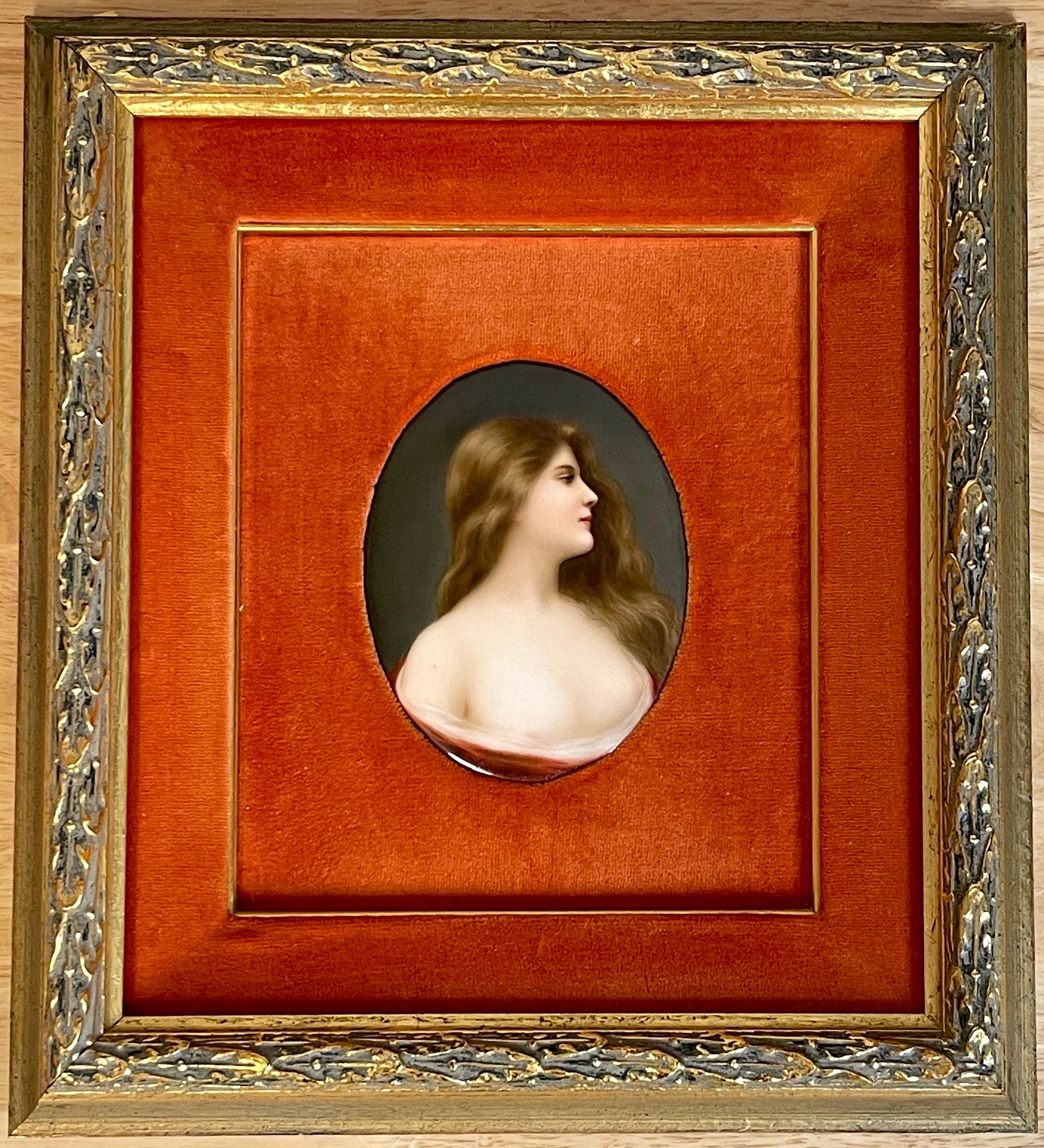 Hutschenreuther Pintura alemana sobre porcelana de una belleza, firmada Wagner
Alemania, hacia 1900

Preciosa pintura alemana Hutschenreuther sobre porcelana de una belleza, firmada por el artista Wagner, hacia 1900. Este exquisito retrato ovalado