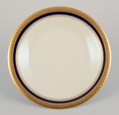 Hutschenreuther, Germany. Eight dinner plates from the "Margarete" series.