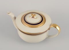 Hutschenreuther, Germany. Porcelain teapot from the "Margarete" series