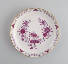 Hutschenreuther, Alemania. Tres platos y dos cuencos de porcelana calada.