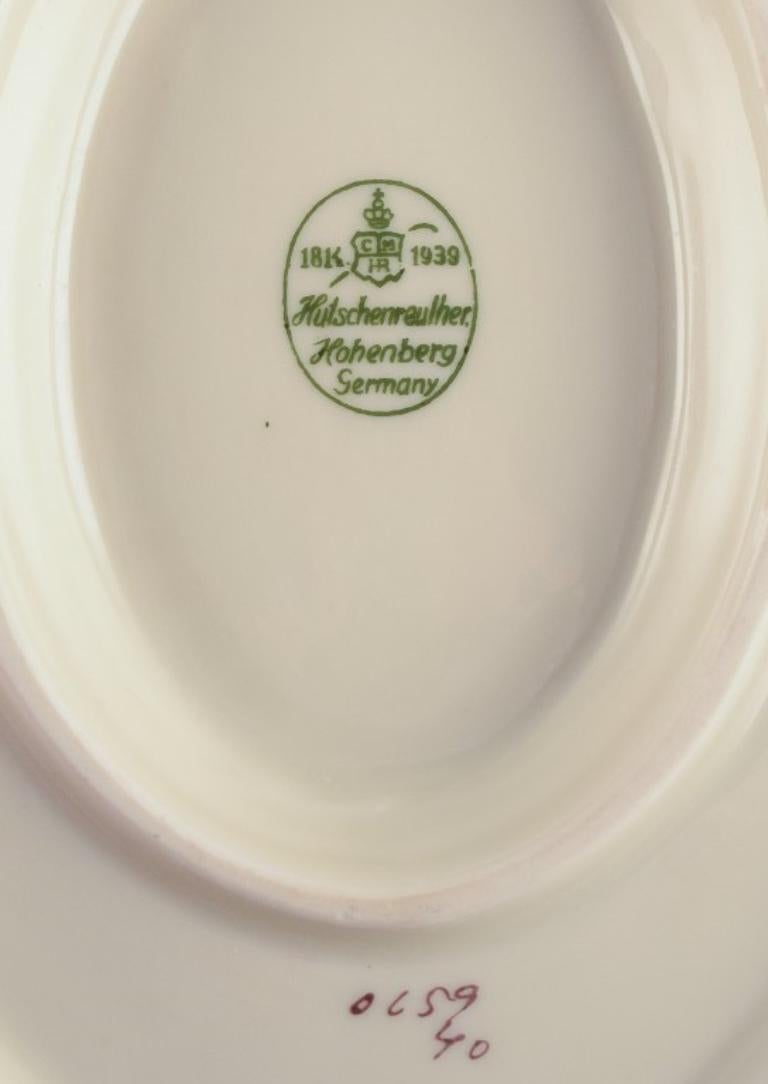 Hutschenreuther, Germania. Due piatti e una salsiera della serie 