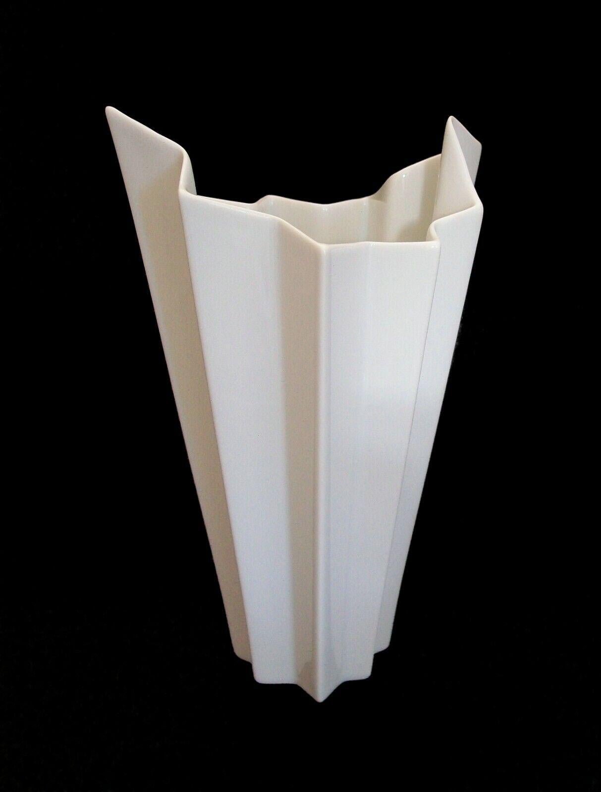 Hutschenreuther (Manufacturer) - Dr. Heinrich Fuchs (Designer) - Mid century porcelain vase - featuring Origami-like folds in the design that play with light and the unique shape - white glaze over-all - signed on the base - Germany - circa