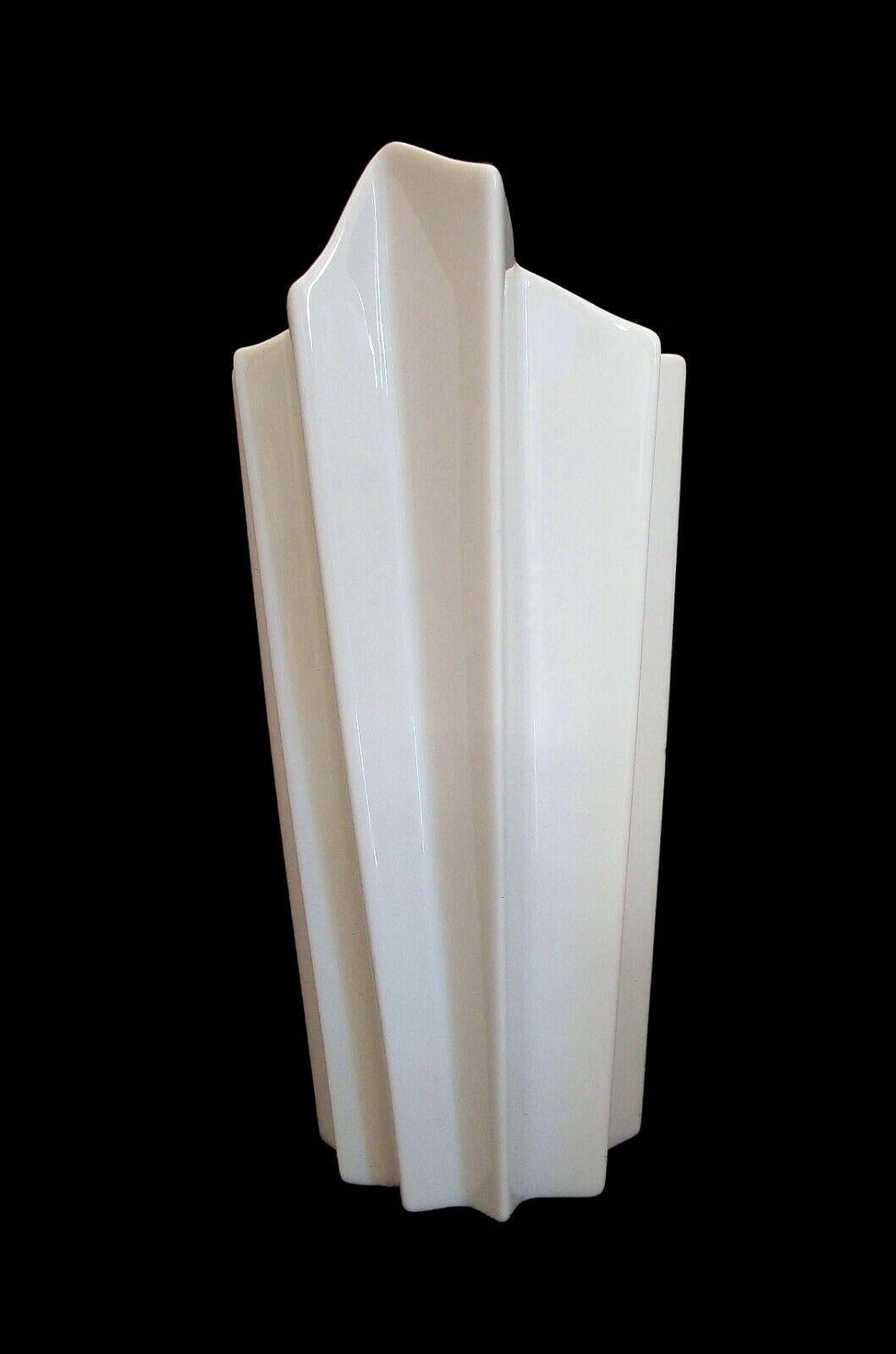 20th Century Hutschenreuther, Heinrich Fuchs, MCM Porcelain Vase, Germany, circa 1970's For Sale