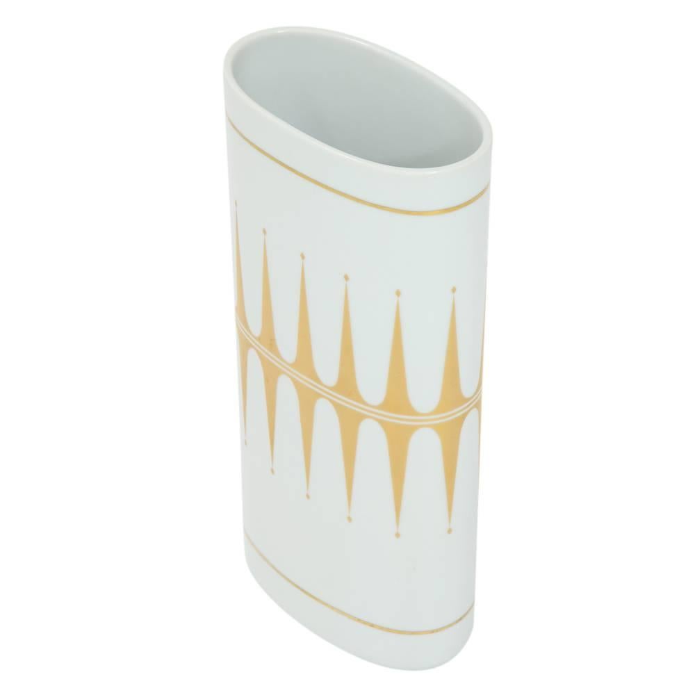Hutschenreuther Vase, Porcelain, White, Gold, Signed In Good Condition For Sale In New York, NY