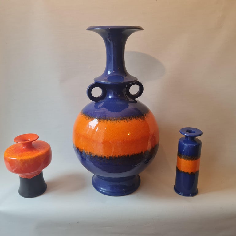 This set of vases is outstand because of the special dimensions of the bottom vase in the middle.
The design and coulours from Renee Neue make them to eyecatchers.