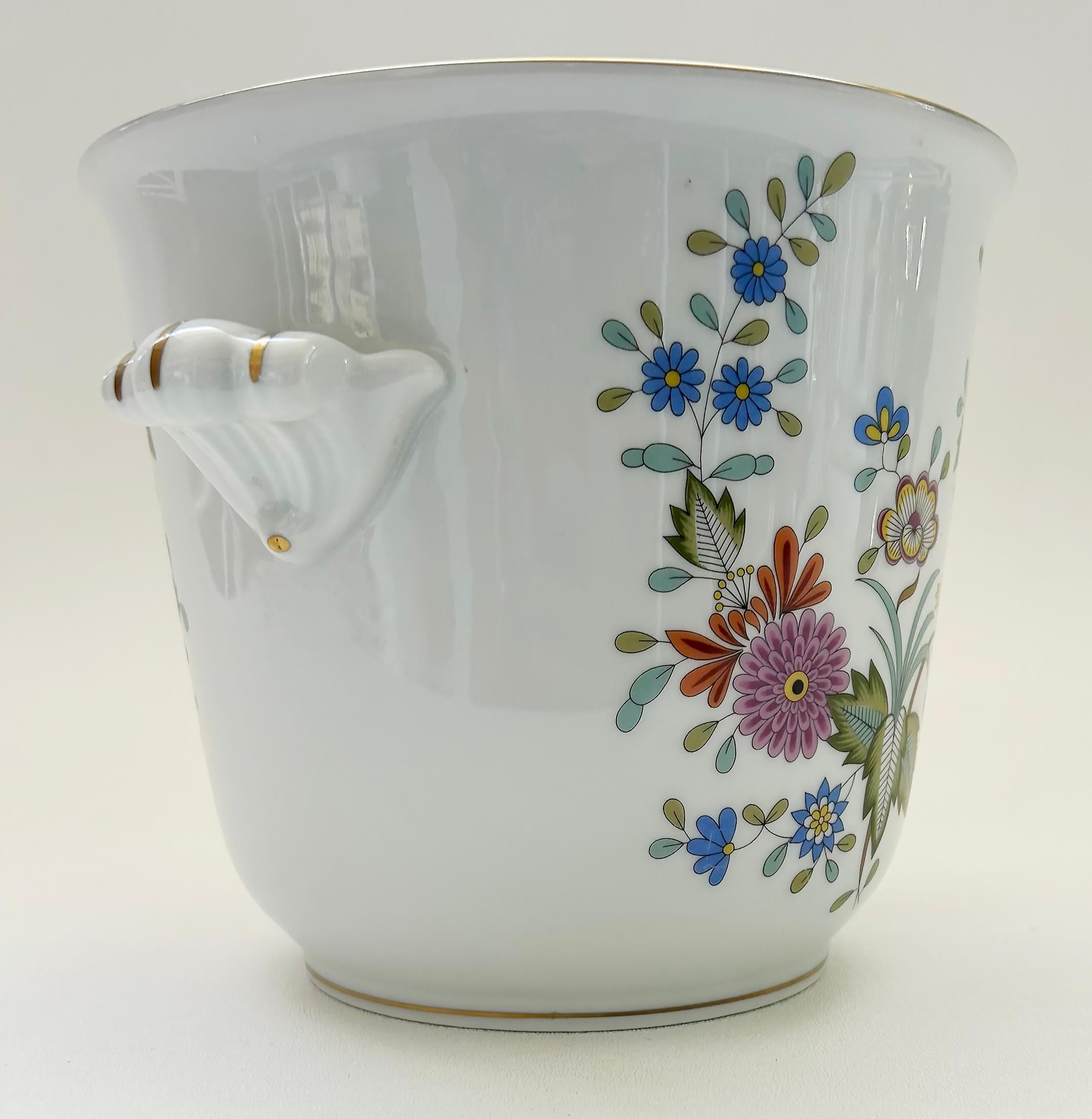 Hutschenreuther Tirschenreuth, Deutschland, Porzellan-Übertöpfe mit Blumendekoration (Vergoldet) im Angebot