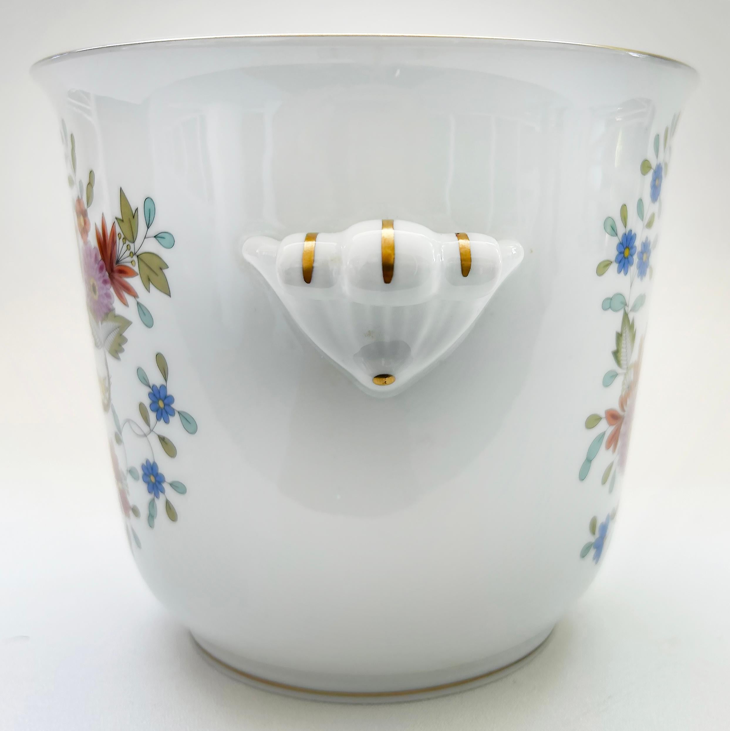 Hutschenreuther Tirschenreuth, Deutschland, Porzellan-Übertöpfe mit Blumendekoration im Zustand „Gut“ im Angebot in Miami, FL
