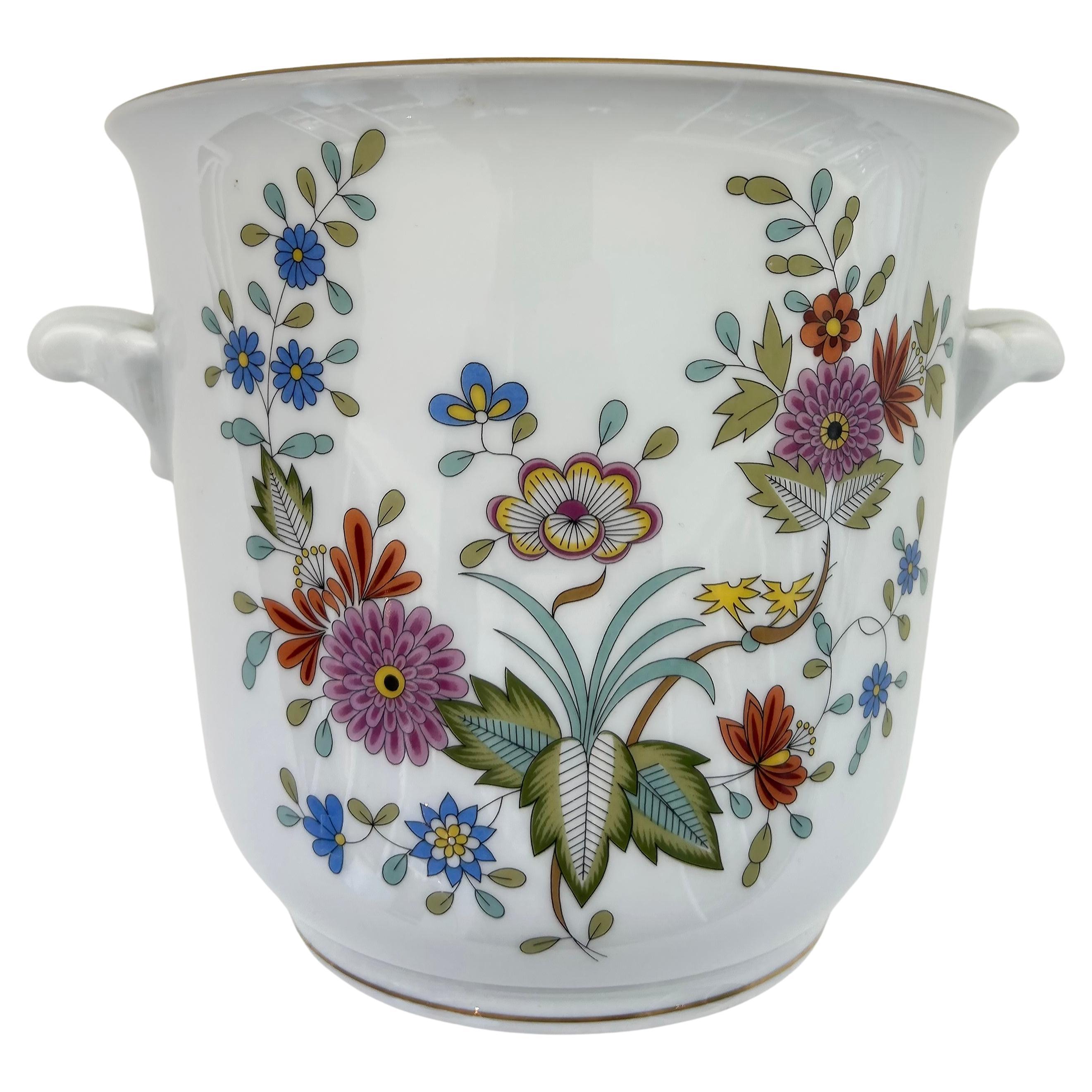 Hutschenreuther Tirschenreuth, Deutschland, Porzellan-Übertöpfe mit Blumendekoration im Angebot