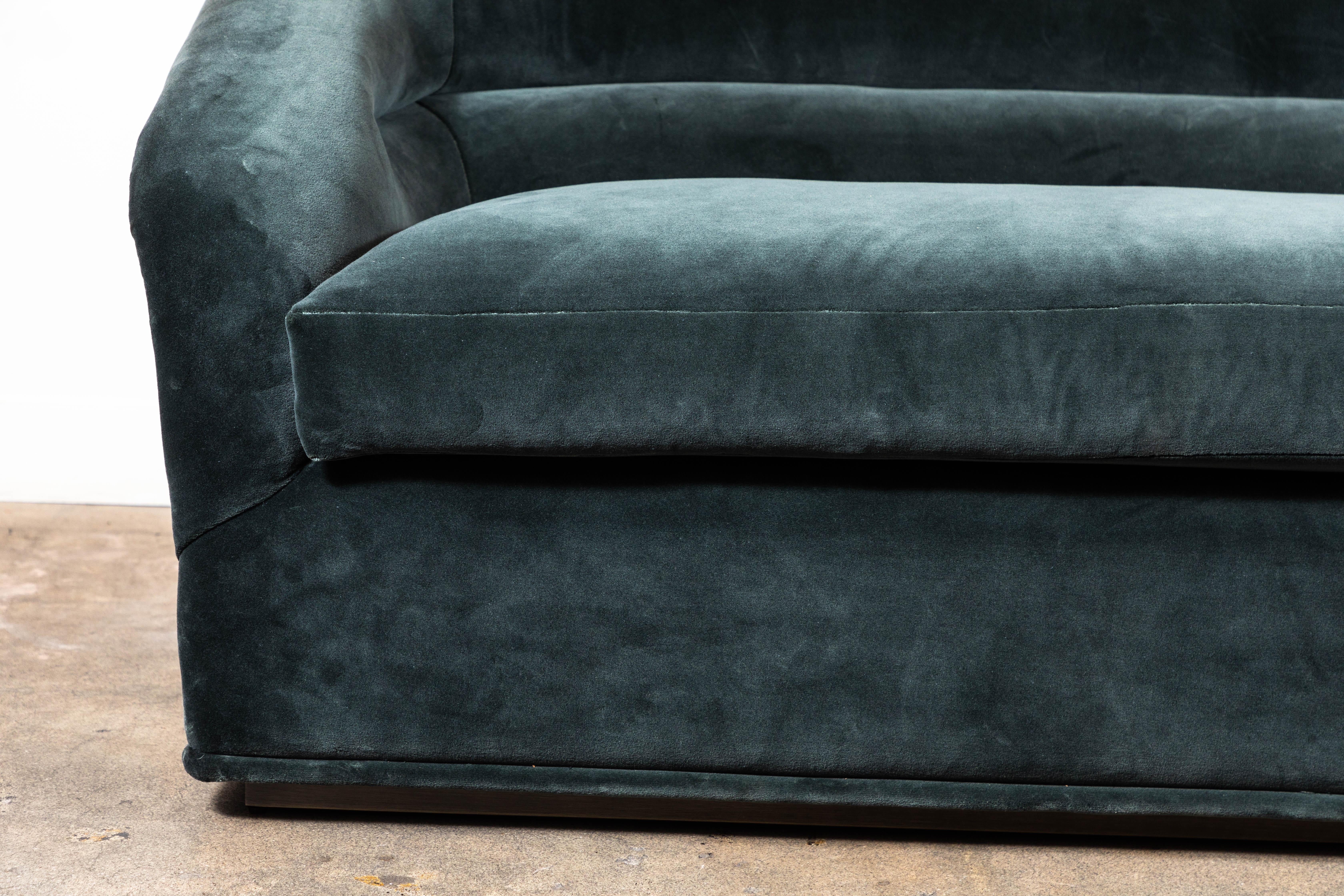 Velvet Huxley Sofa by Lawson-Fenning In New Condition In Los Angeles, CA