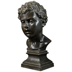 H.Van Hoeter:: Buste en bronze d'un jeune homme:: signé