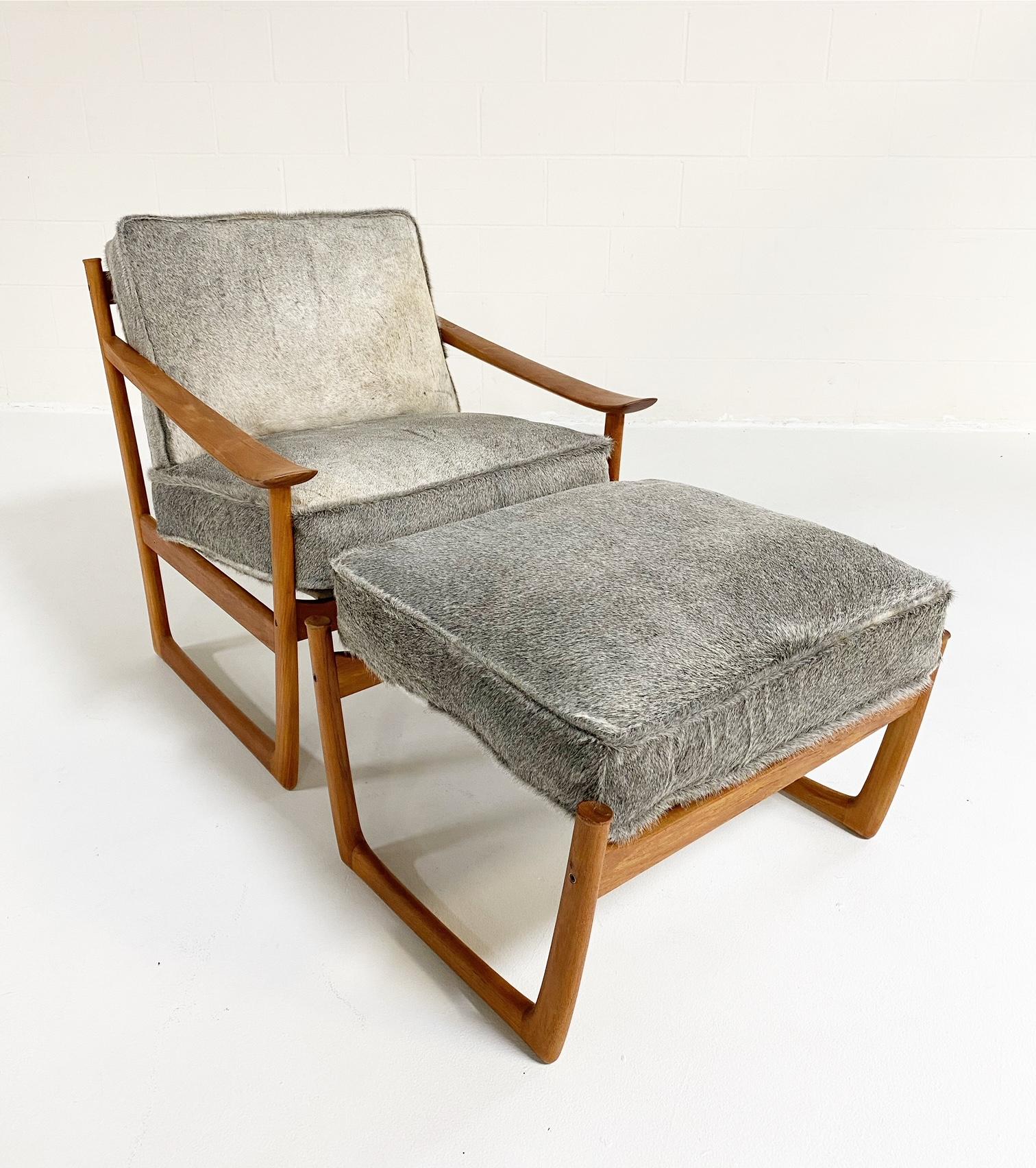 Scandinavian Modern Hvidt and Mølgaard-Nielsen FD-130 Teak Chair and Ottoman in Cowhide For Sale