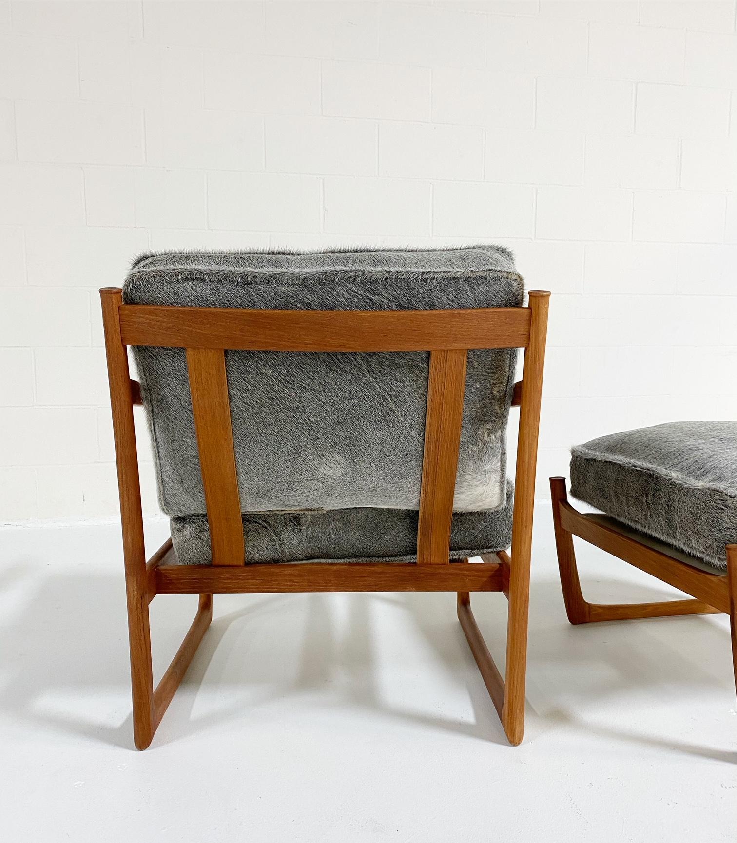 20th Century Hvidt and Mølgaard-Nielsen FD-130 Teak Chair and Ottoman in Cowhide For Sale