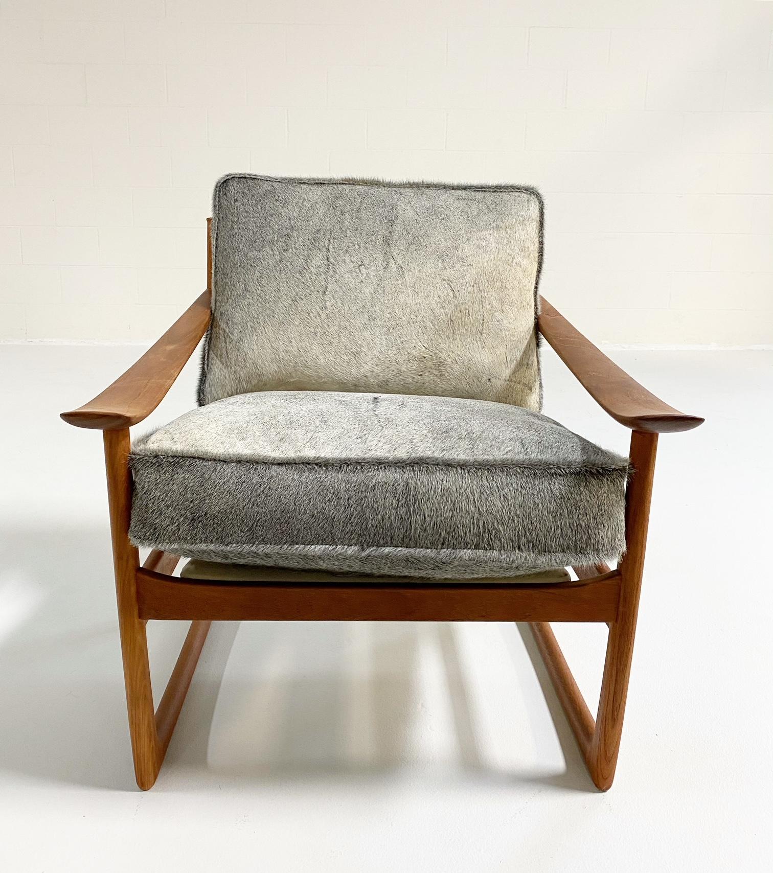 Hvidt and Mølgaard-Nielsen FD-130 Teak Chair and Ottoman in Cowhide For Sale 2