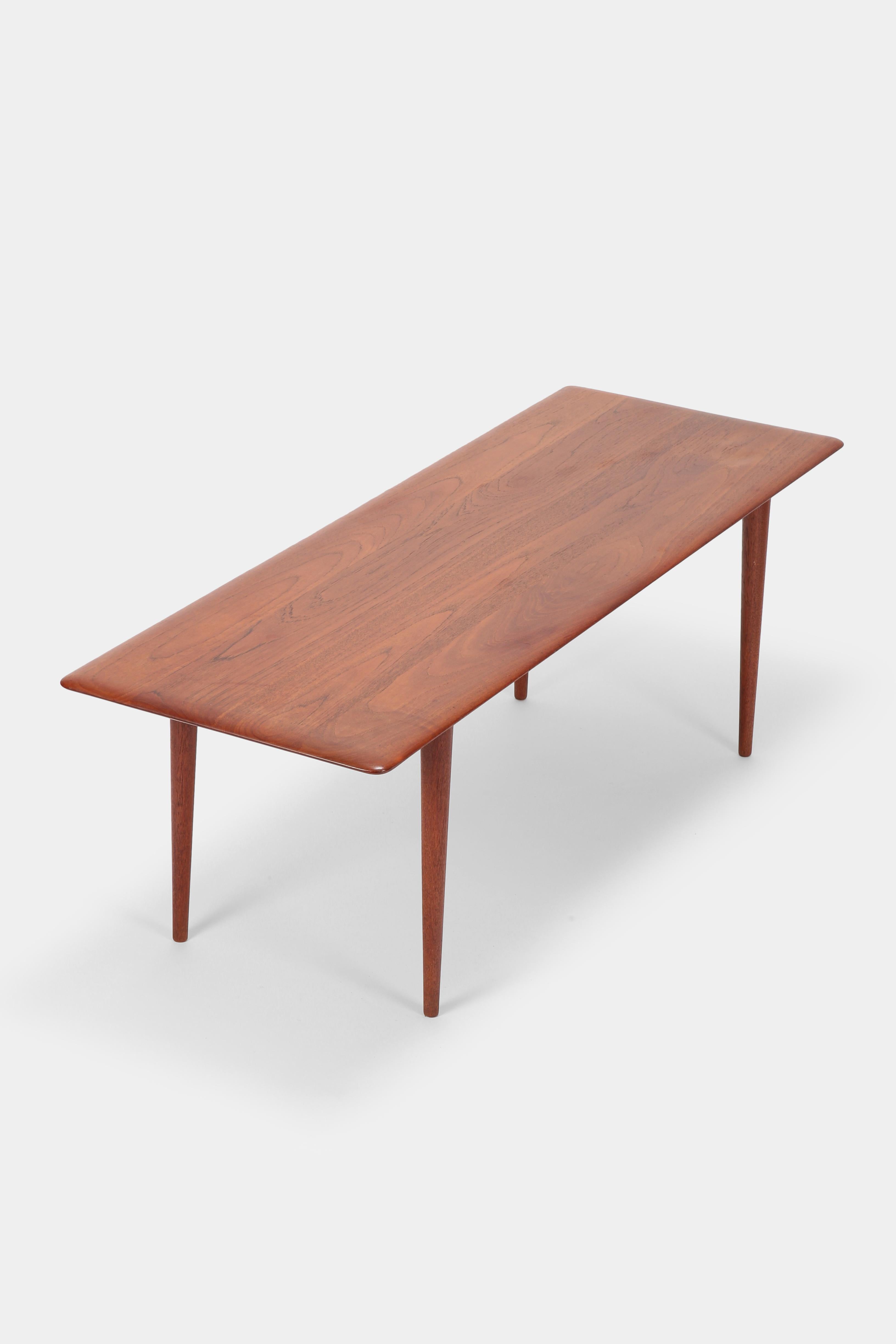 Peter Hvidt & Orla Mølgaard Nielsen FD 516 coffee table manufactured by France & Son in the 1960s in Denmark. Beautiful solid teak wood coffee table. The surface is new oiled. Stamp of the manufacturer on the bottom.