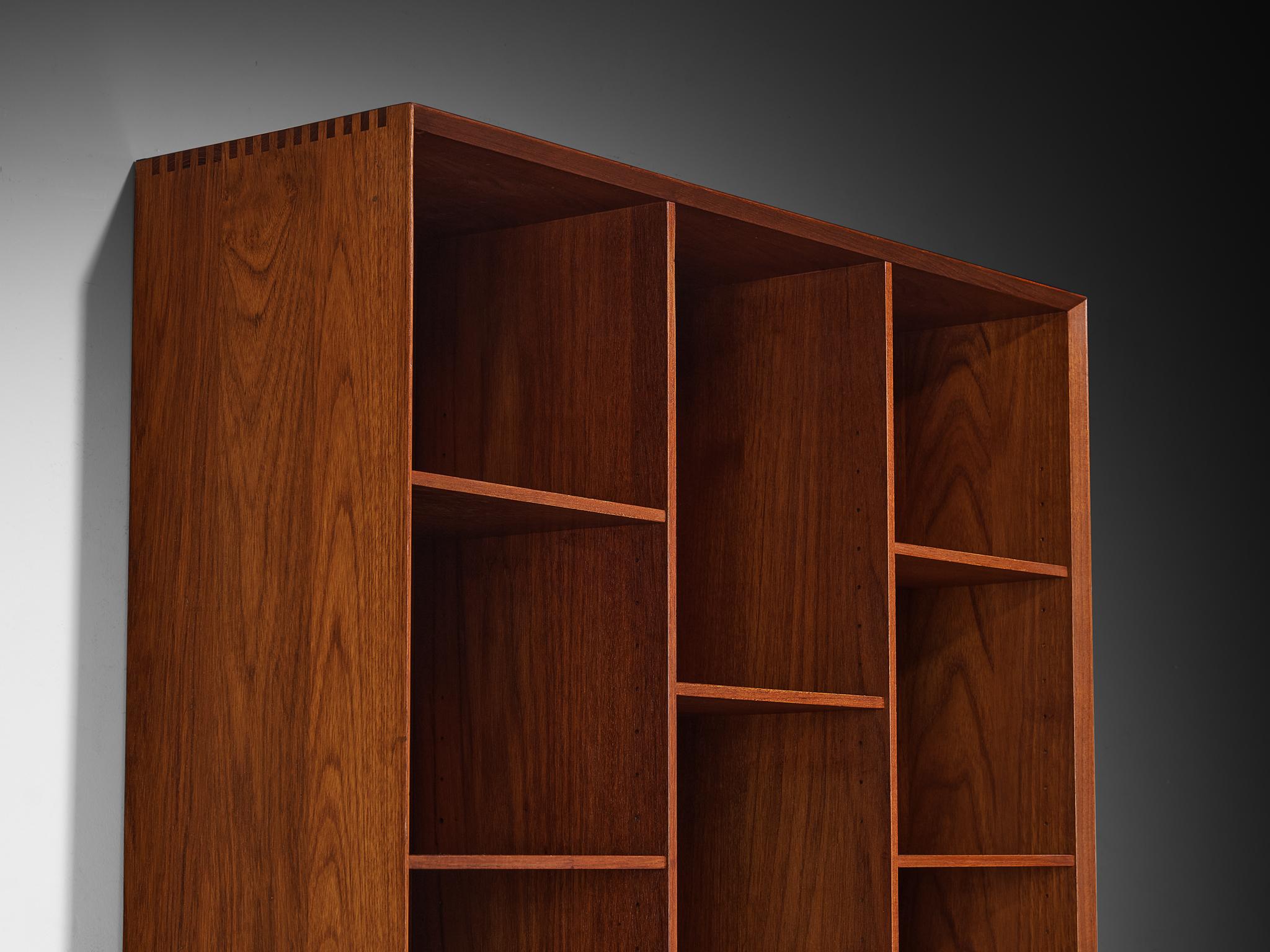 Scandinavo moderno Hvidt & Mølgaard Nielsen per Søborg Møbelfabrik Libreria in Teak in vendita