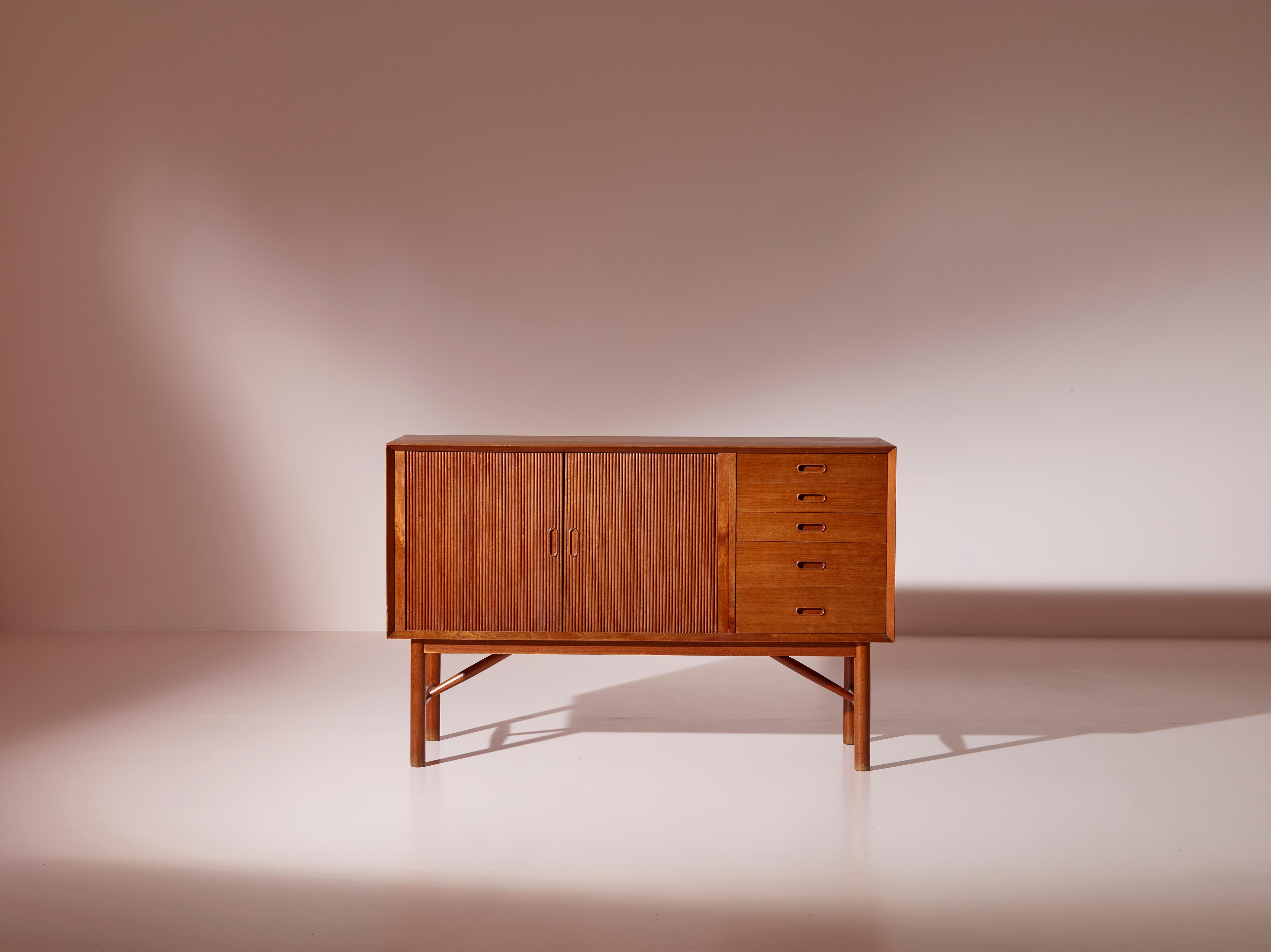 An exquisite sideboard, Model 309C, designed by Peter Hvidt & Orla Mølgaard Nielsen and manufactured by Søborg Møbelfabrik in Denmark during the 1950s. 

Crafted from solid teak wood, the piece has been gently cleaned and restored to its original