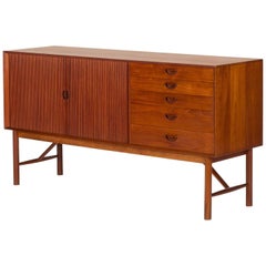 Hvidt
Mølgaard Nielsen Sideboard Teak, 1950s Hvidt
Mølgaard Nielsen Sideboard Teak, 1950s