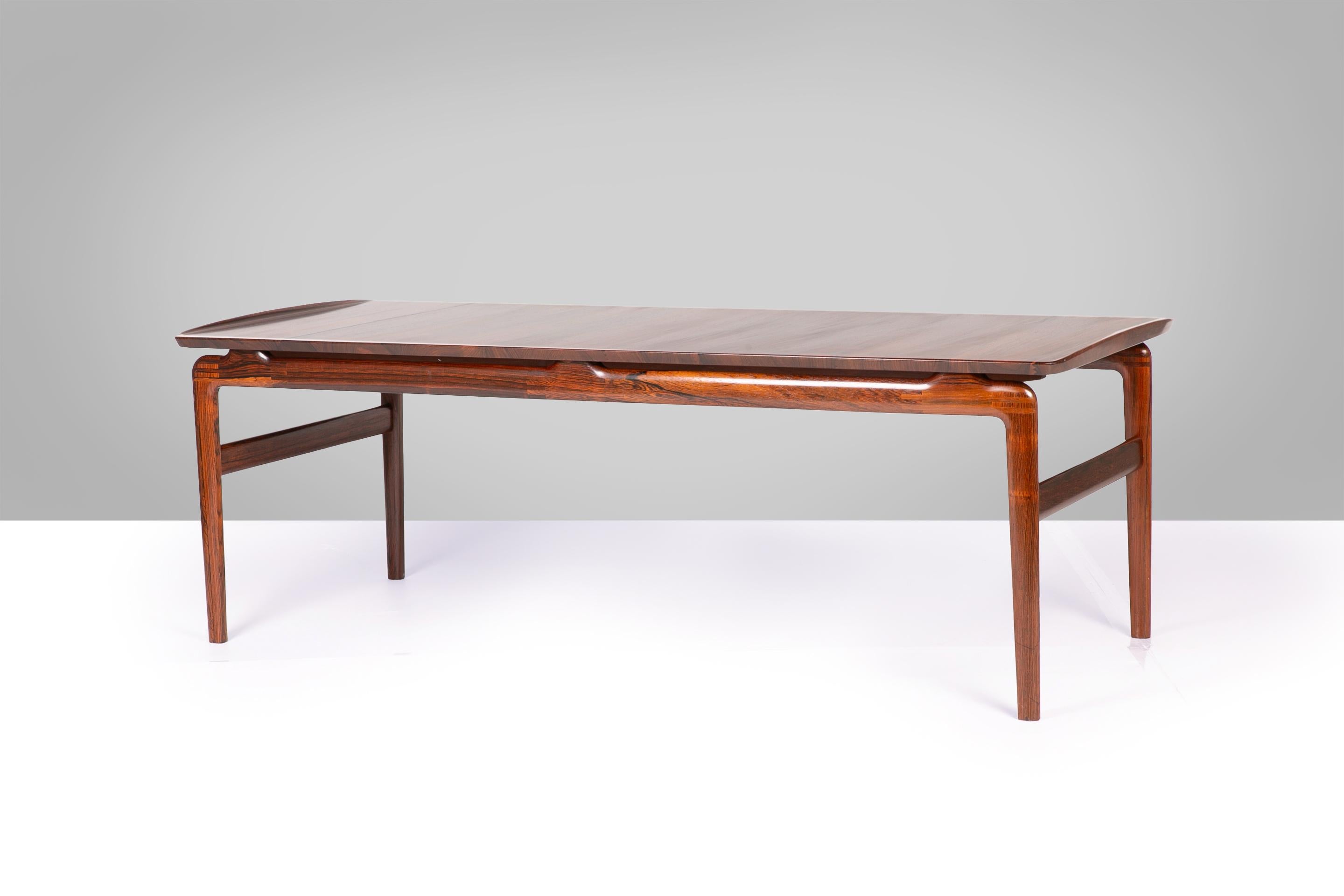 Mid-Century Modern Hvidt & Mølgaard rosewood coffee table For Sale