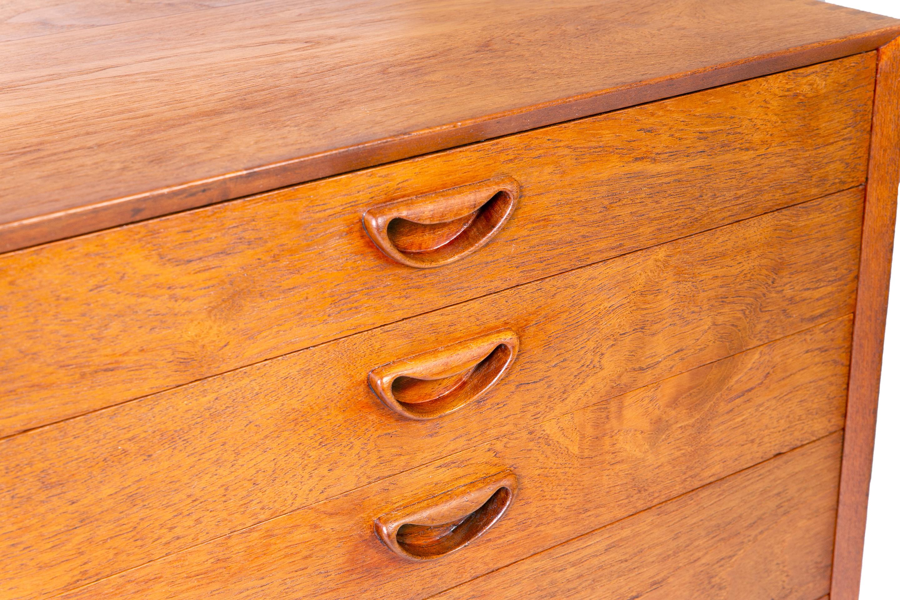 Hvidt & Molgaard teak sideboard In Good Condition For Sale In Dublin, IE