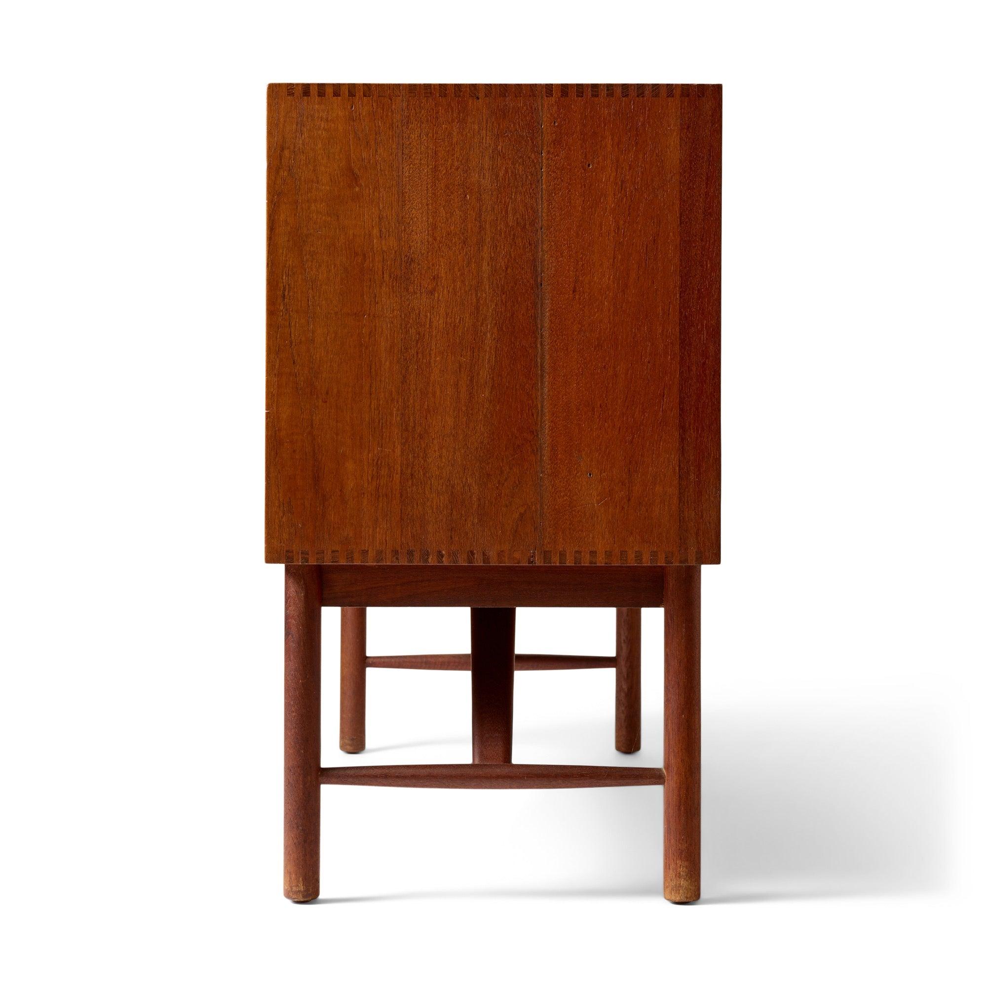 Hvidt & Nielsen Tambour-Credenza von Peter Hvidt & Orla Mölgaard-Nielsen, 1957 (Dänisch) im Angebot