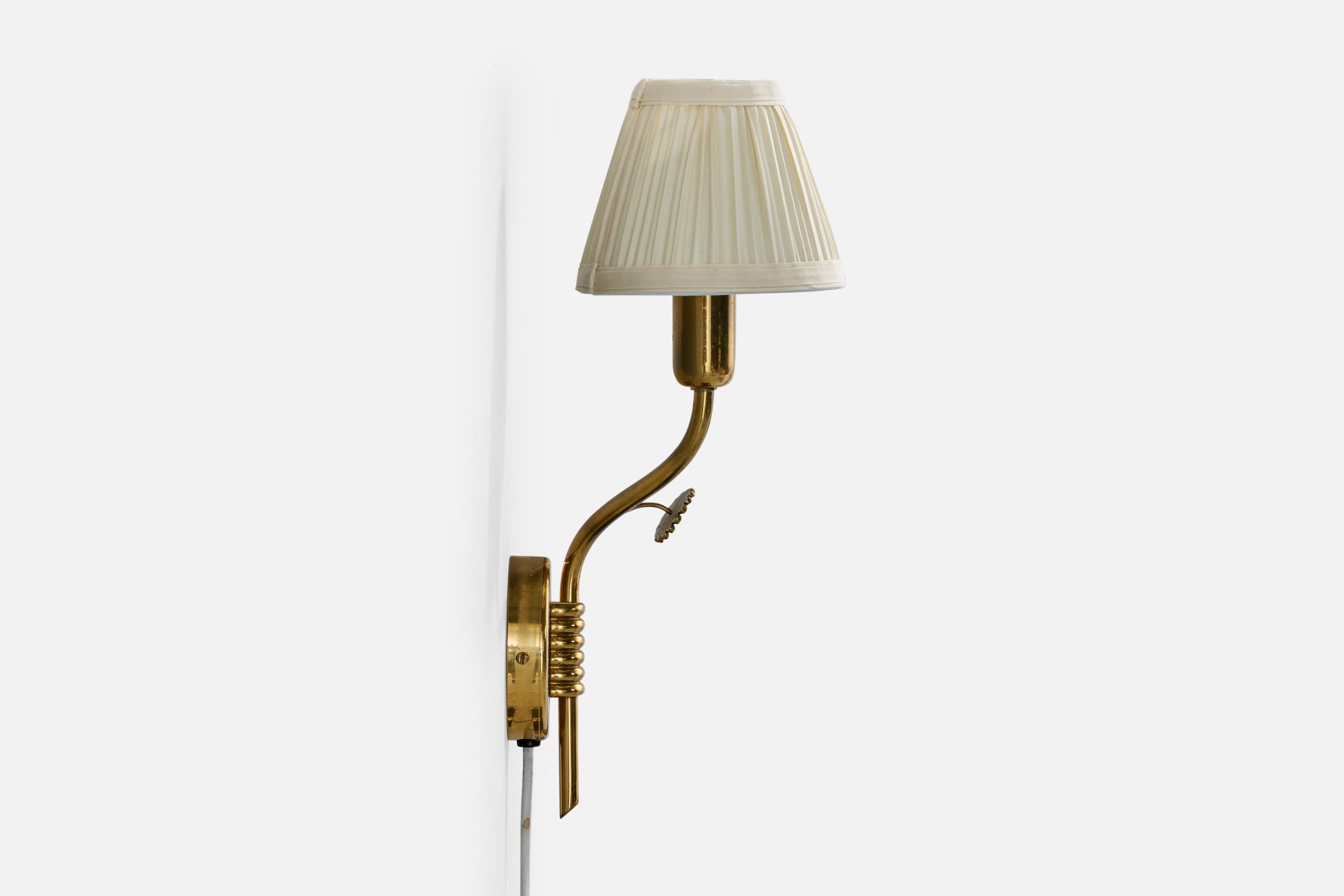 Høvik Verk, Wall Lights, Brass, Fabric, Norway, 1950s In Good Condition For Sale In High Point, NC