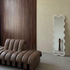 Hvyli 14 - Miroir en pied ondulé, miroir décoratif étroit par oitoproducts