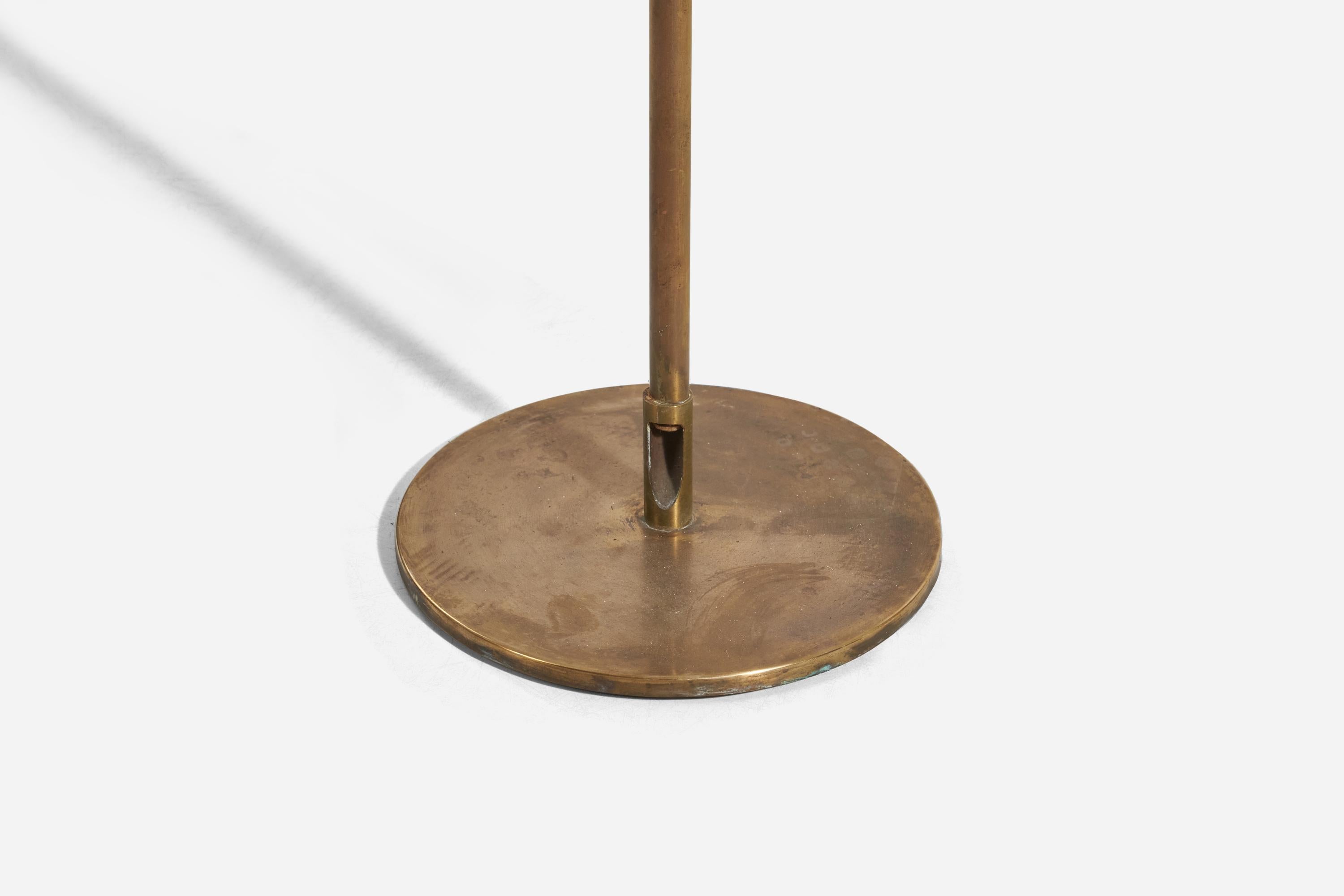 H.W. Lampadaire réglable Armatur, laiton, rotin, Suède, années 1950 Bon état - En vente à High Point, NC