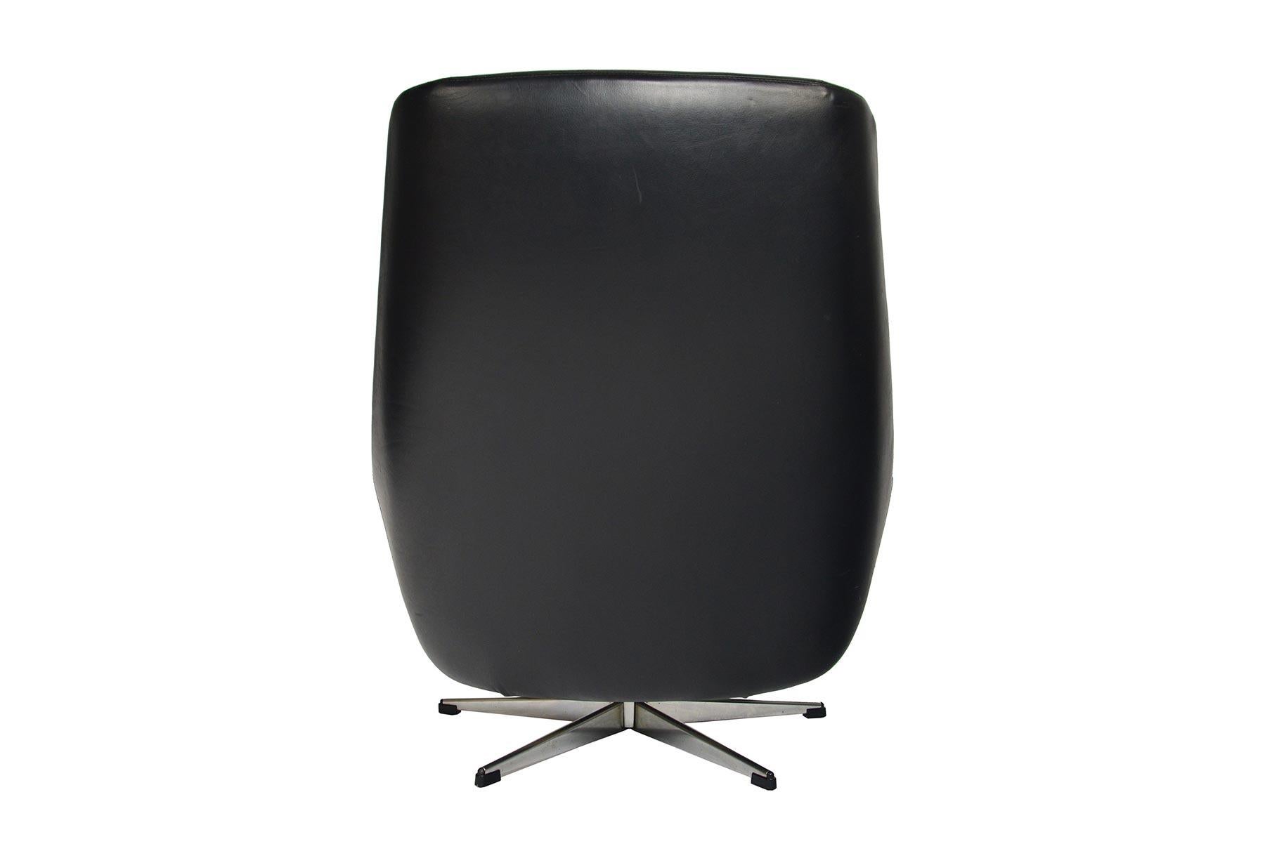 black swivel lounge chair