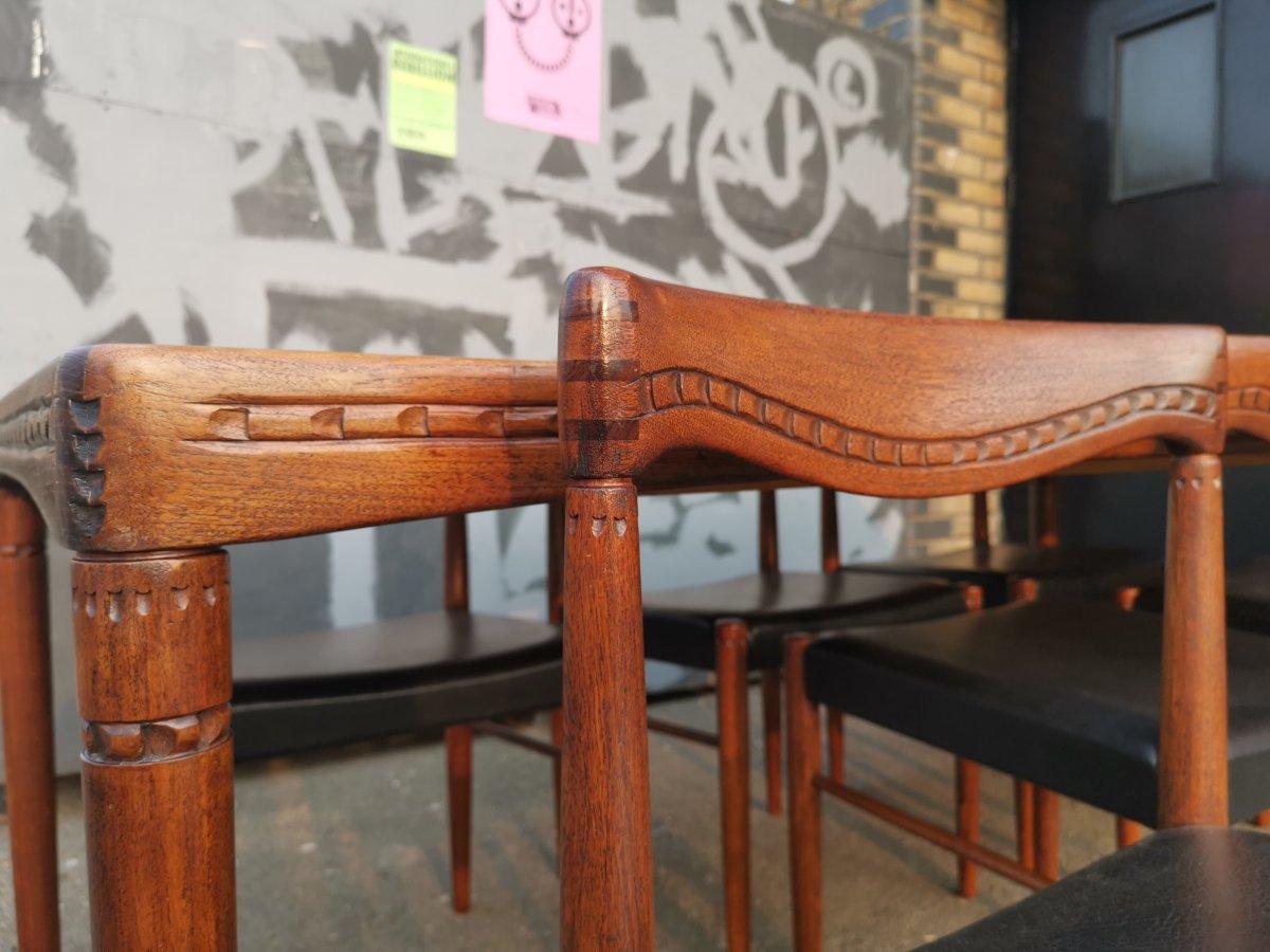 HW Klein, table de salle à manger scandinave à rallonge et six chaises sculptées Bramin en vente 7