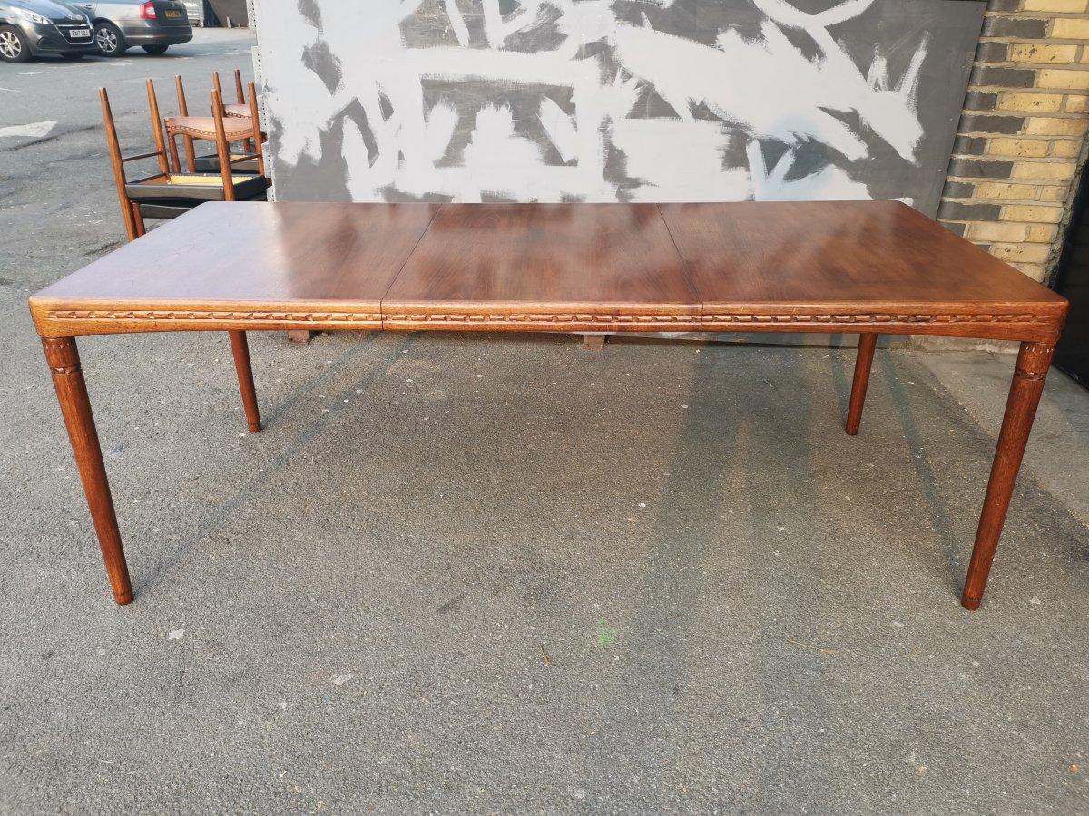 HW Klein for Bramin. A extremely rare Scandinavian Modern, Danish extending teak dining table and six matching chairs with the original leather all in wonderful original above average condition.
This variation of the norm with subtle hand carved