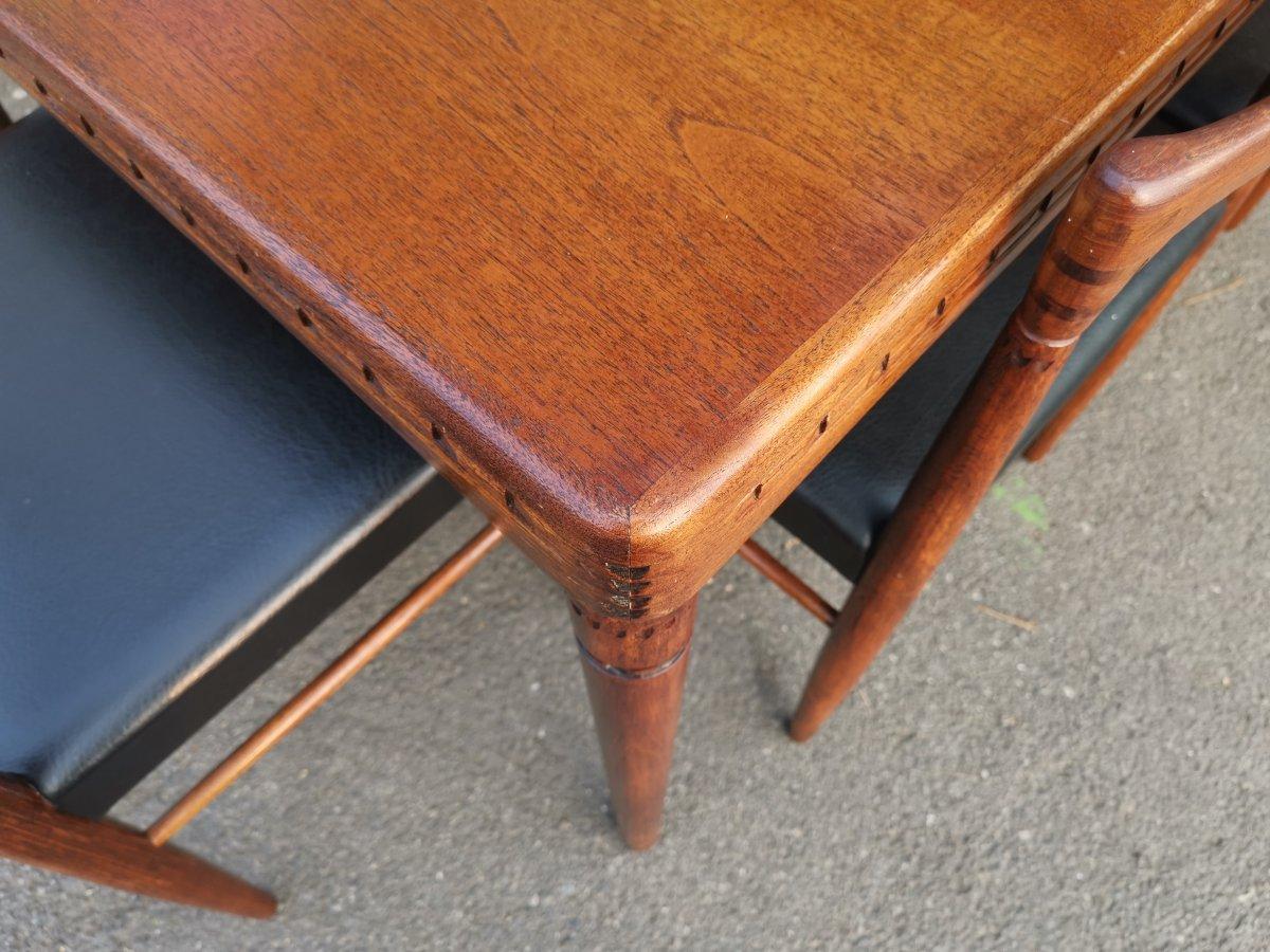 HW Klein, Bramin Scandinavian Extending Dining Table and Six Chairs with Carving In Good Condition For Sale In London, GB