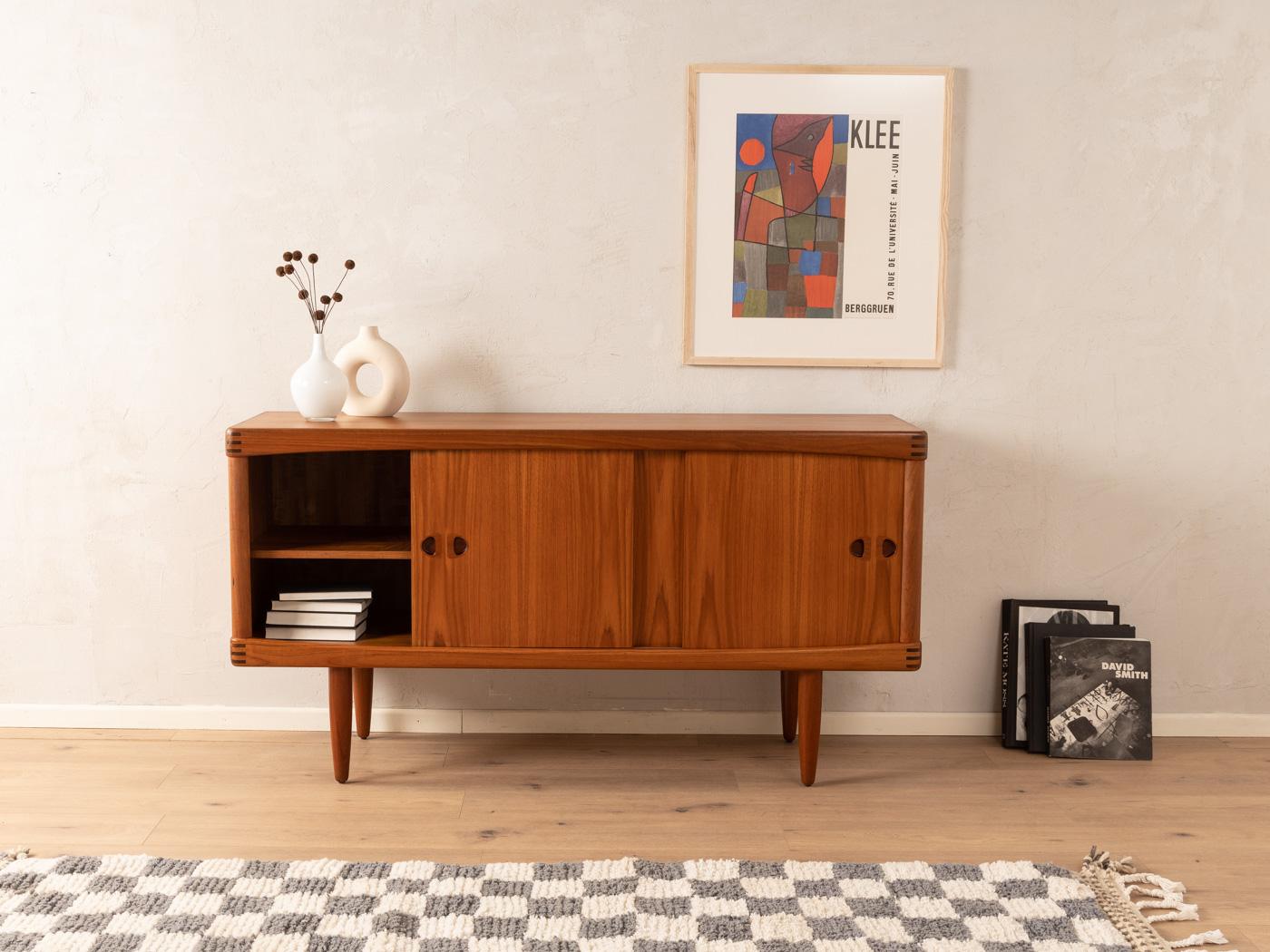 H.W. Klein for Bramin classic sideboard with sliding doors In Good Condition For Sale In Neuss, NW