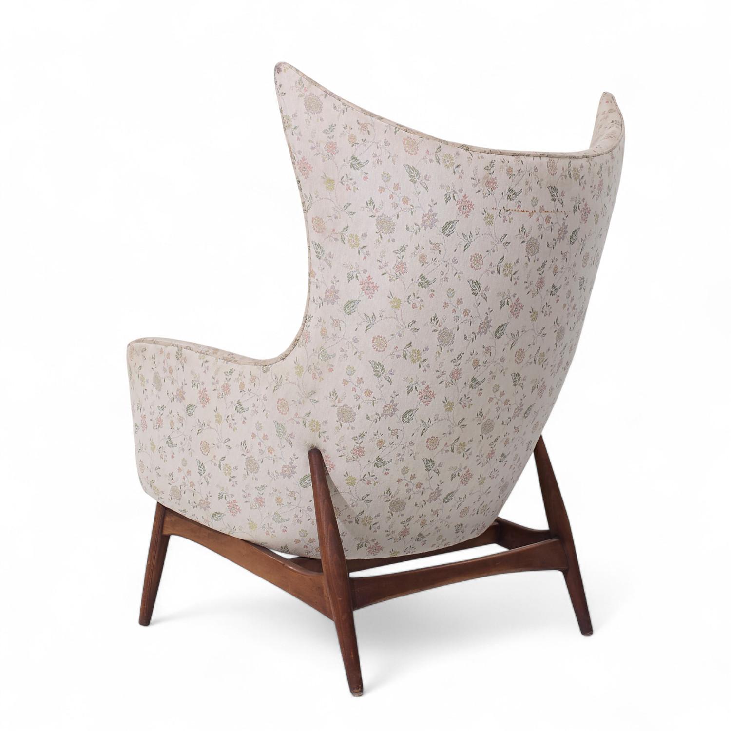 H.W. Klein for Bramin Møbler Model 207/5 Mid Century Danish Walnut Wing Chair en Bueno estado para la venta en Countryside, IL