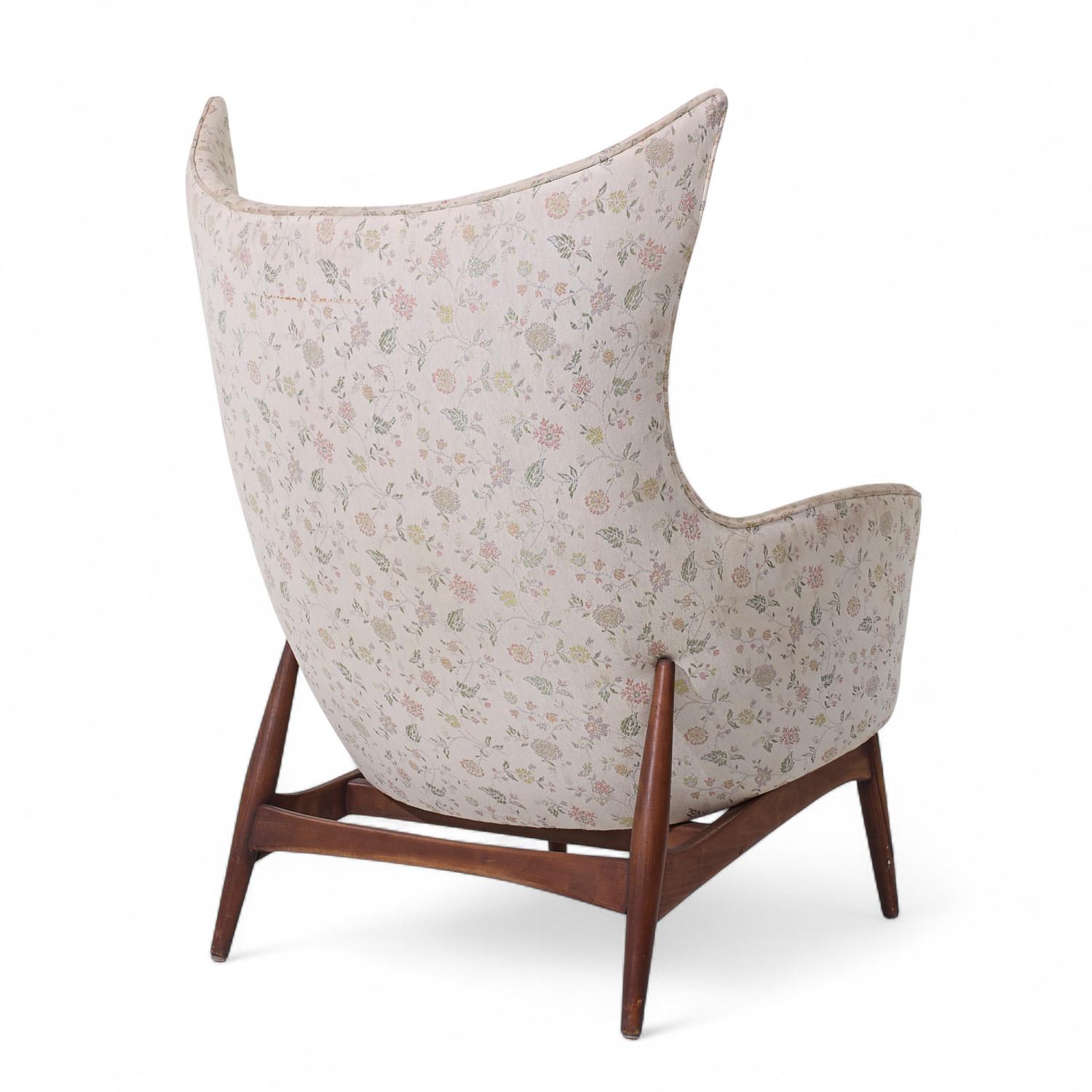 H.W. Klein for Bramin Møbler Model 207/5 Mid Century Danish Walnut Wing Chair Tapicería en venta