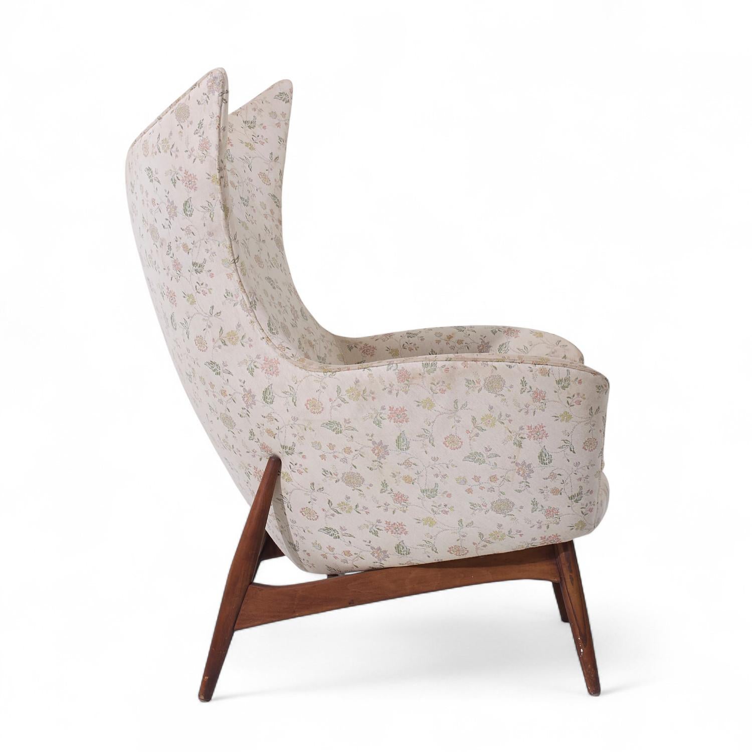 H.W. Klein for Bramin Møbler Model 207/5 Mid Century Danish Walnut Wing Chair en venta 1