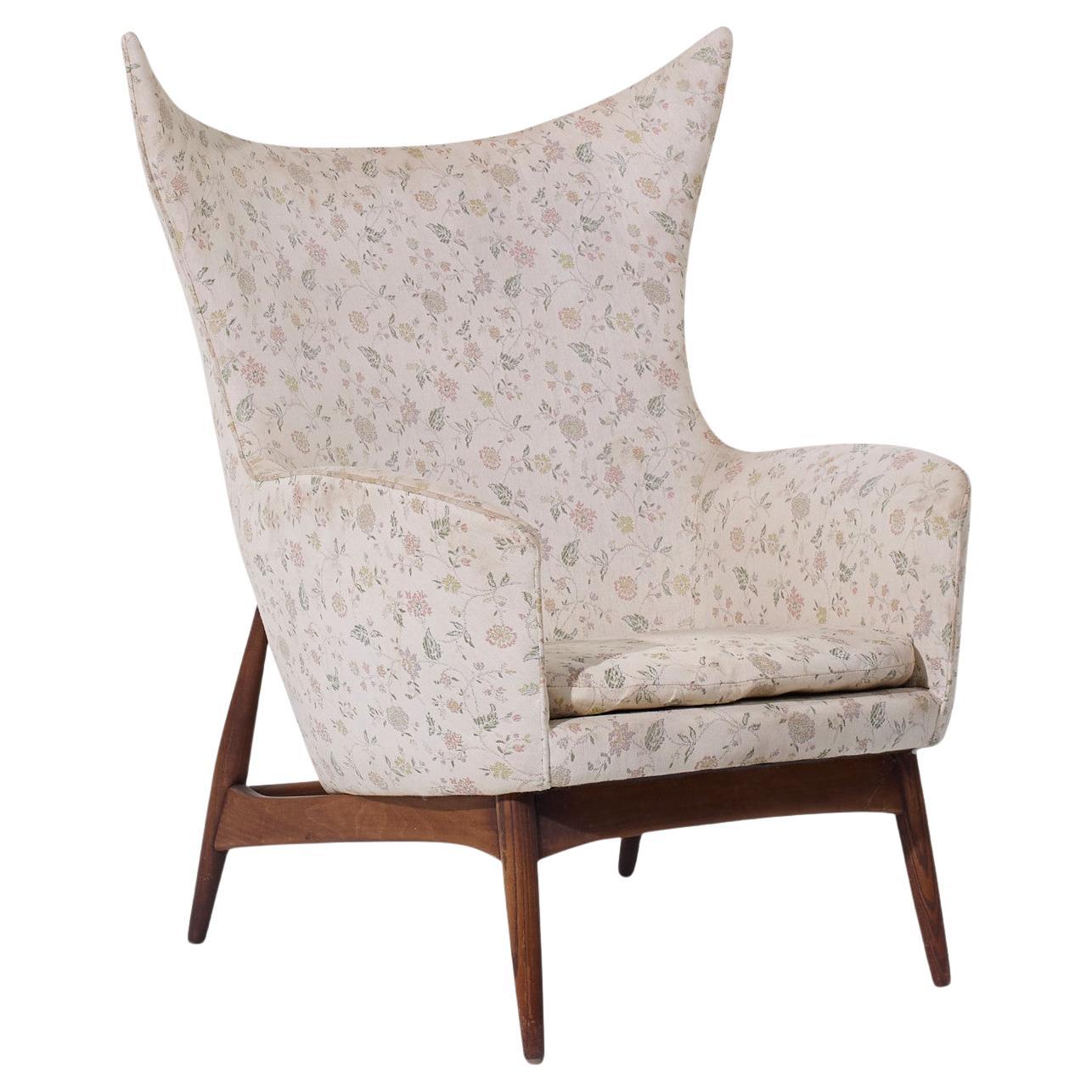 H.W. Klein for Bramin Møbler Model 207/5 Mid Century Danish Walnut Wing Chair en venta