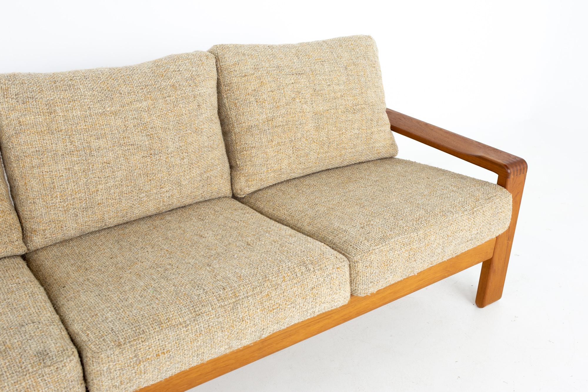 HW Klein for Bramin Mobler Mid-Century Modern Solid Teak Sofa In Good Condition In Countryside, IL