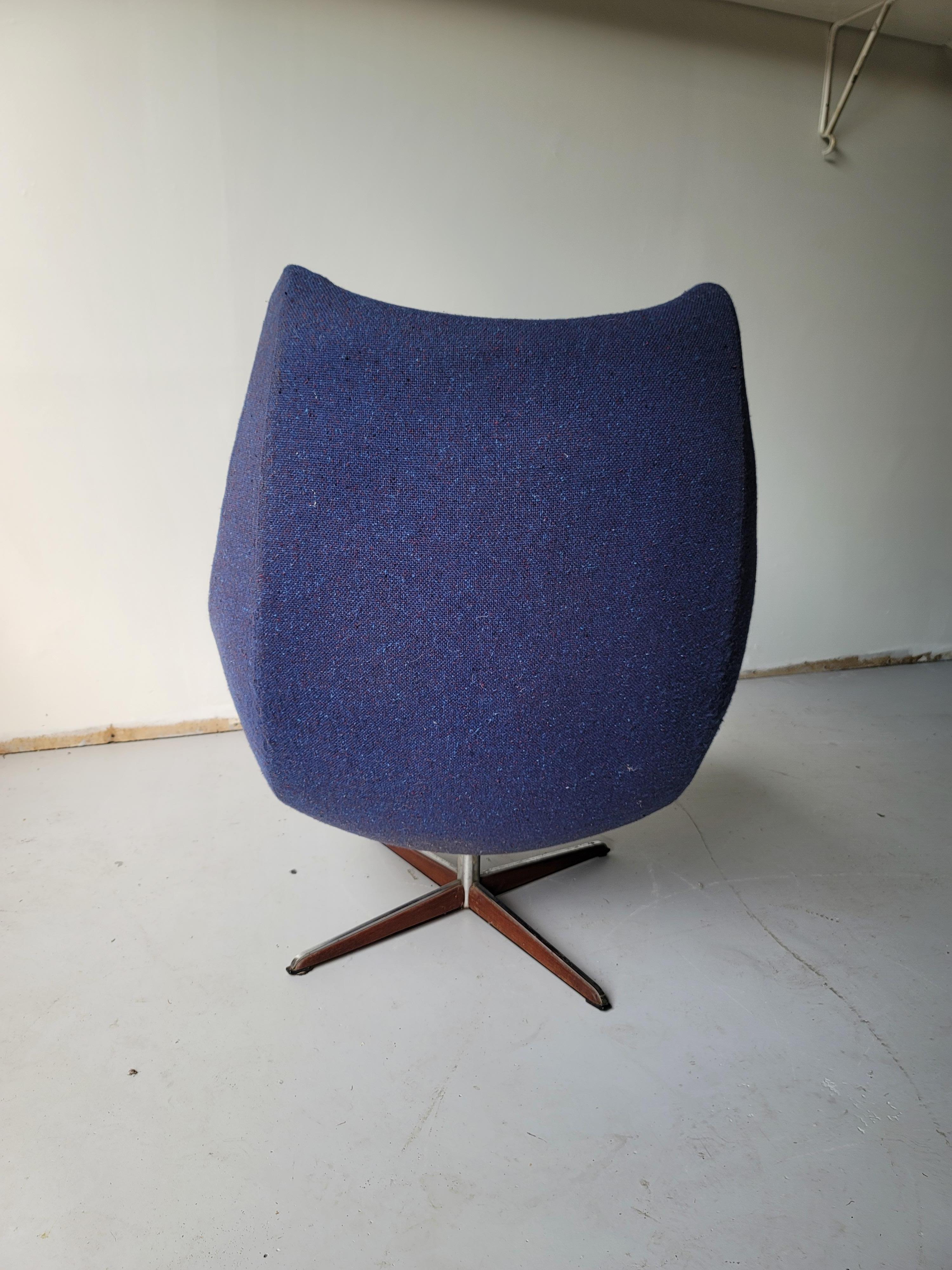 Scandinavian Modern H.W. Klein for Bramin Swivel Lounge Chair