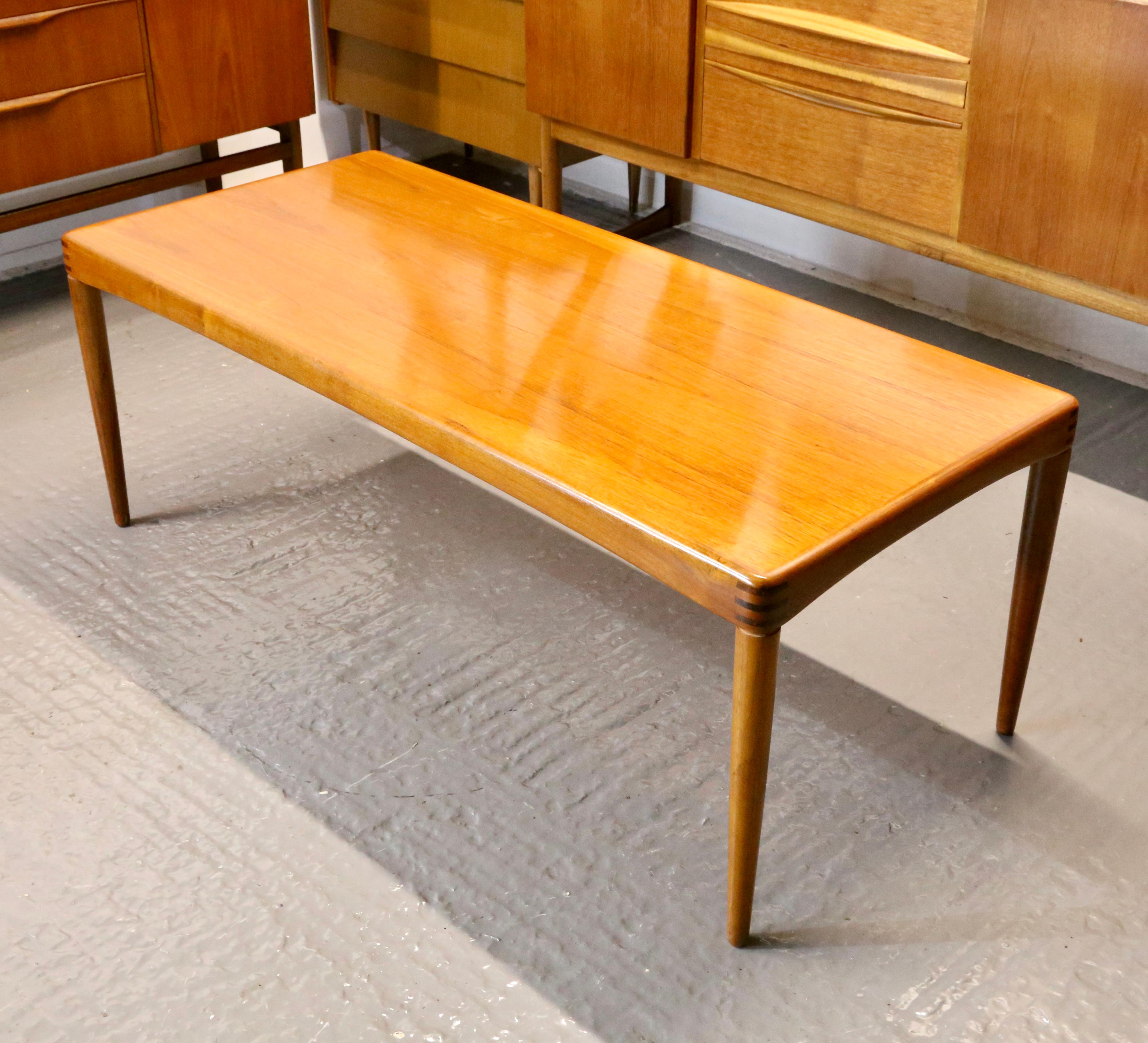 AW Klein for Bramin Teak & Palisander Mid Century Modern Long Coffee Table (Table basse longue en teck et palissandre) en vente 3