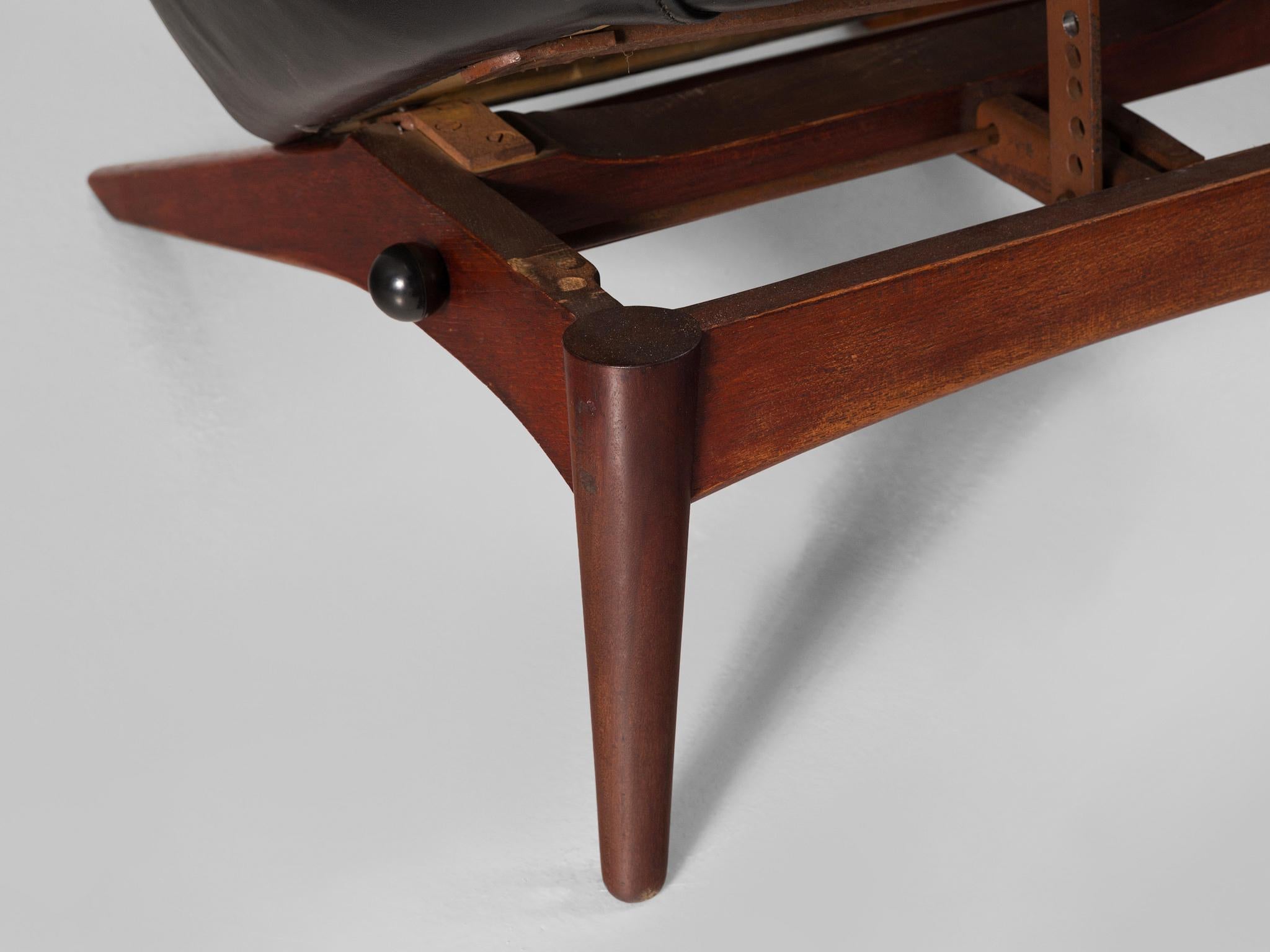 H.W. Klein Lounge Chair mit schwarzer Lederpolsterung  im Zustand „Gut“ im Angebot in Waalwijk, NL