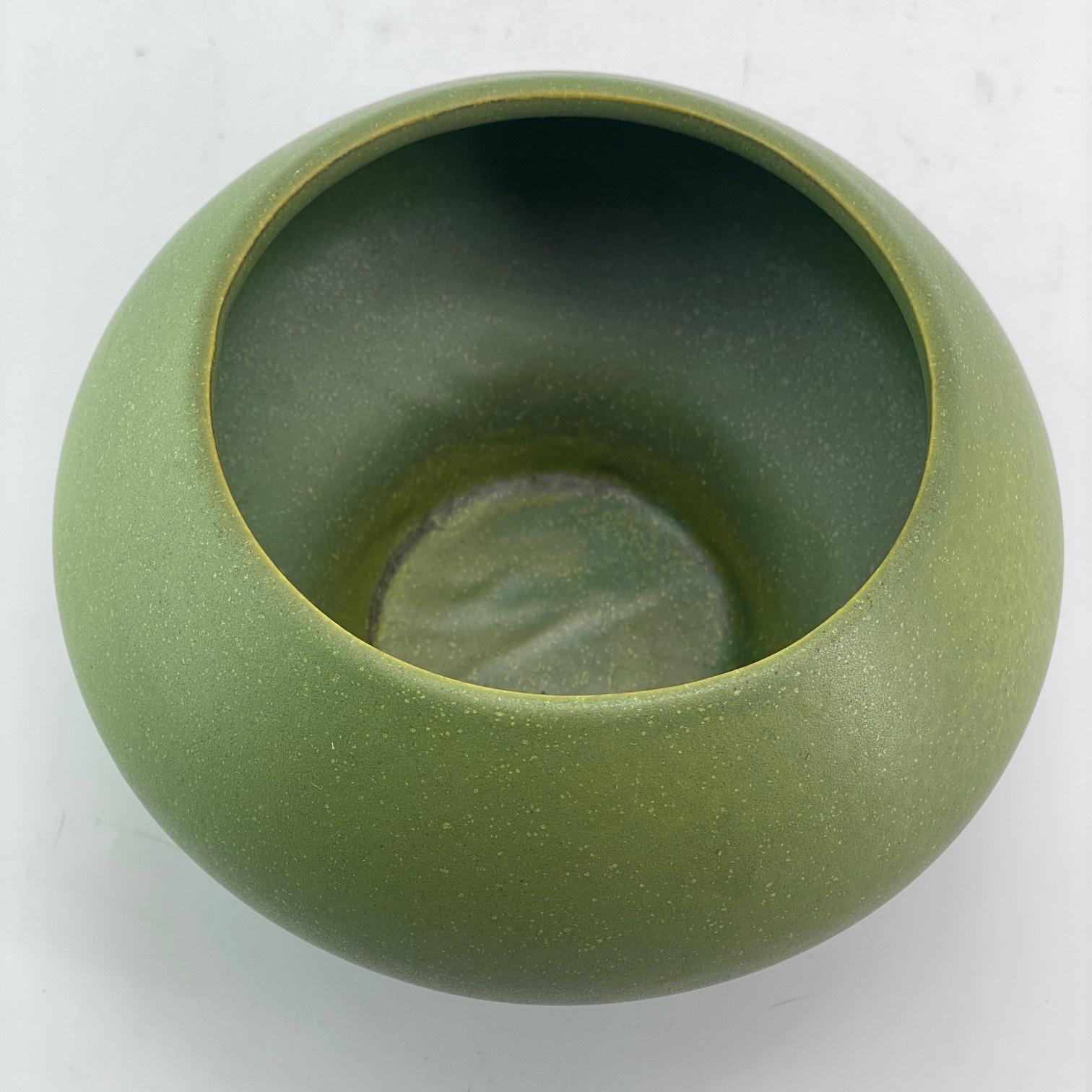 American Hyalyn Nº 71 Green Pottery Planter Architectural AP Gainey USA For Sale