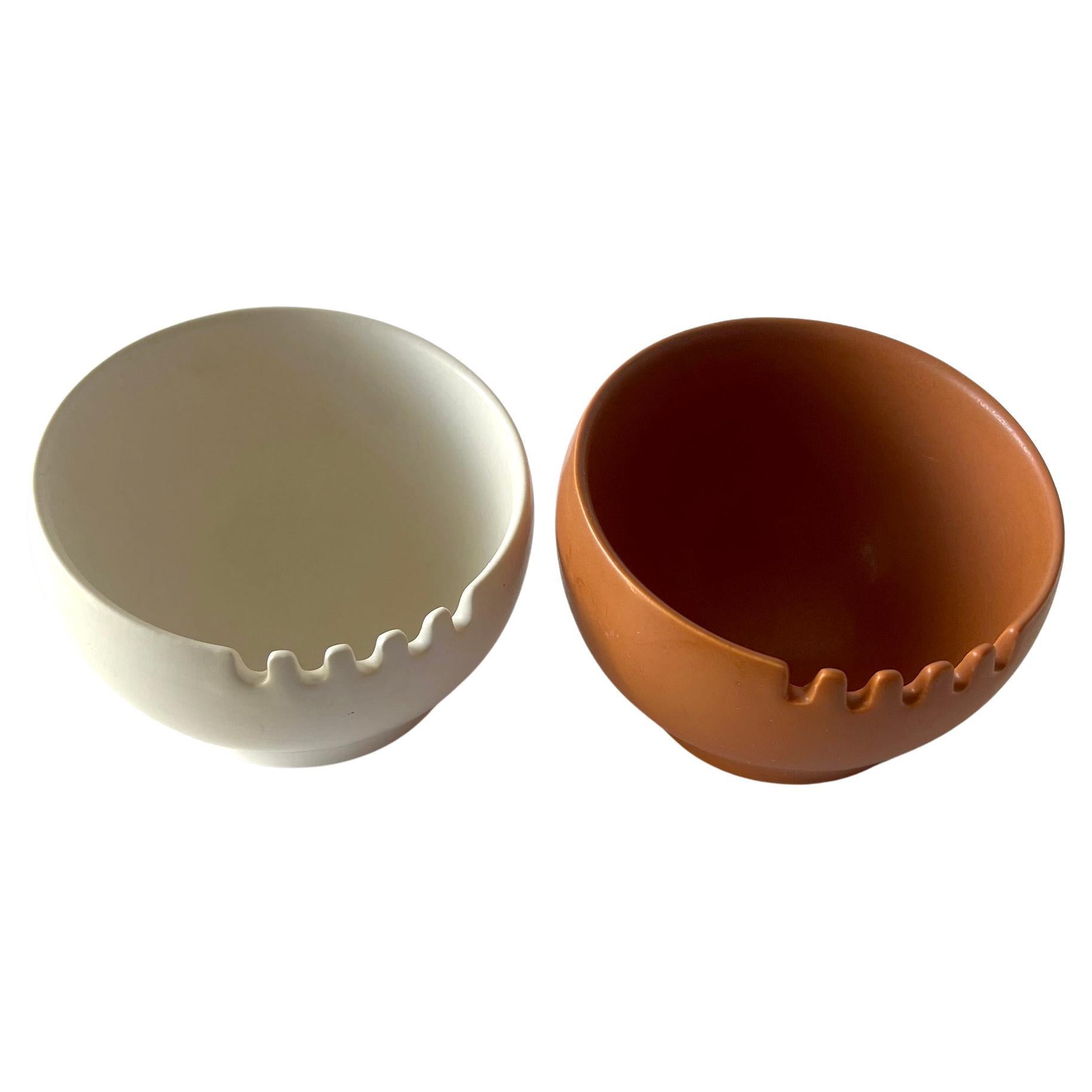 Hyalyn Pair of Ceramic Mid Century Modern Ball Ashtrays In Good Condition For Sale In Palm Springs, CA