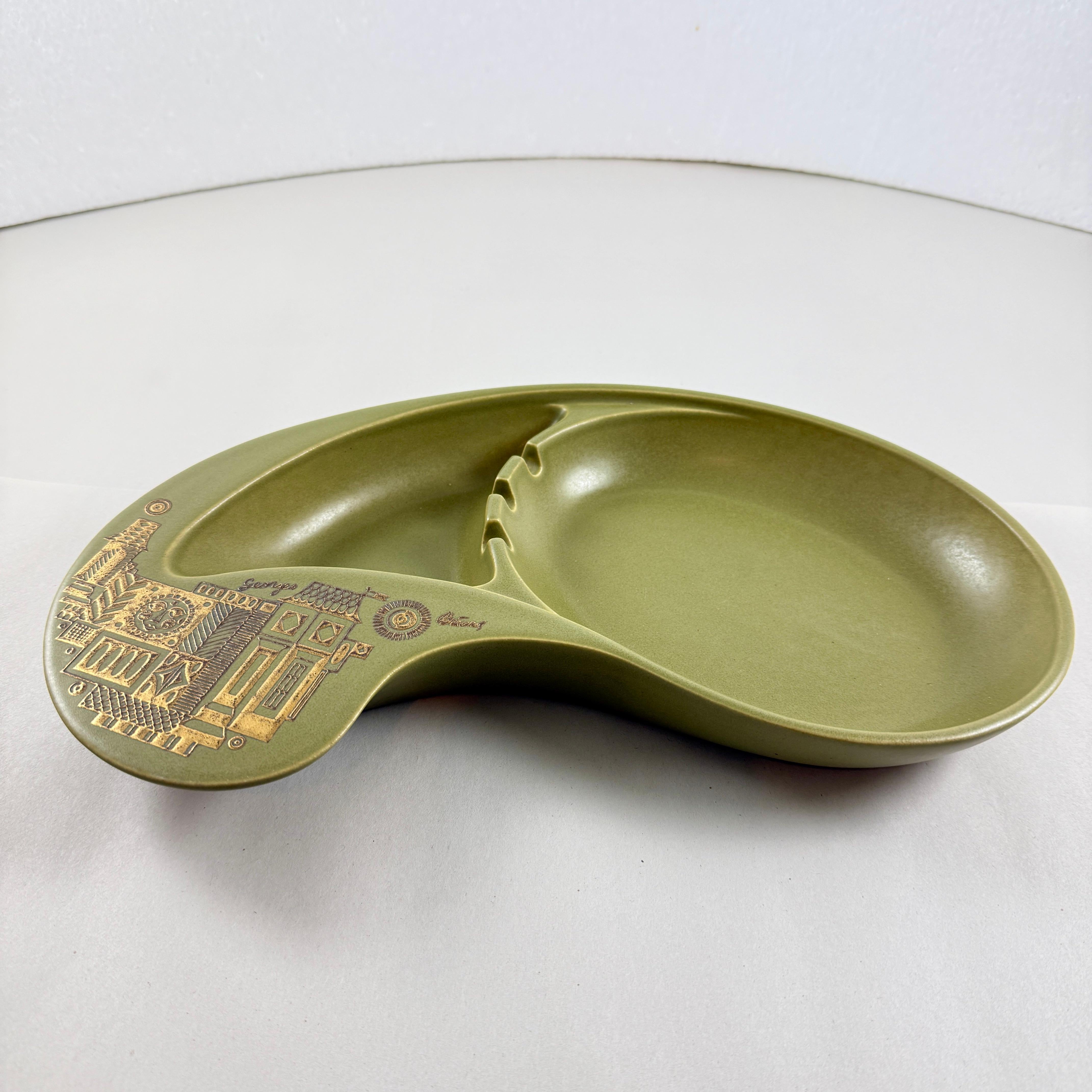 Cendrier Briard en porcelaine Greene & Greene Greene, 1960s Bon état - En vente à Philadelphia, PA