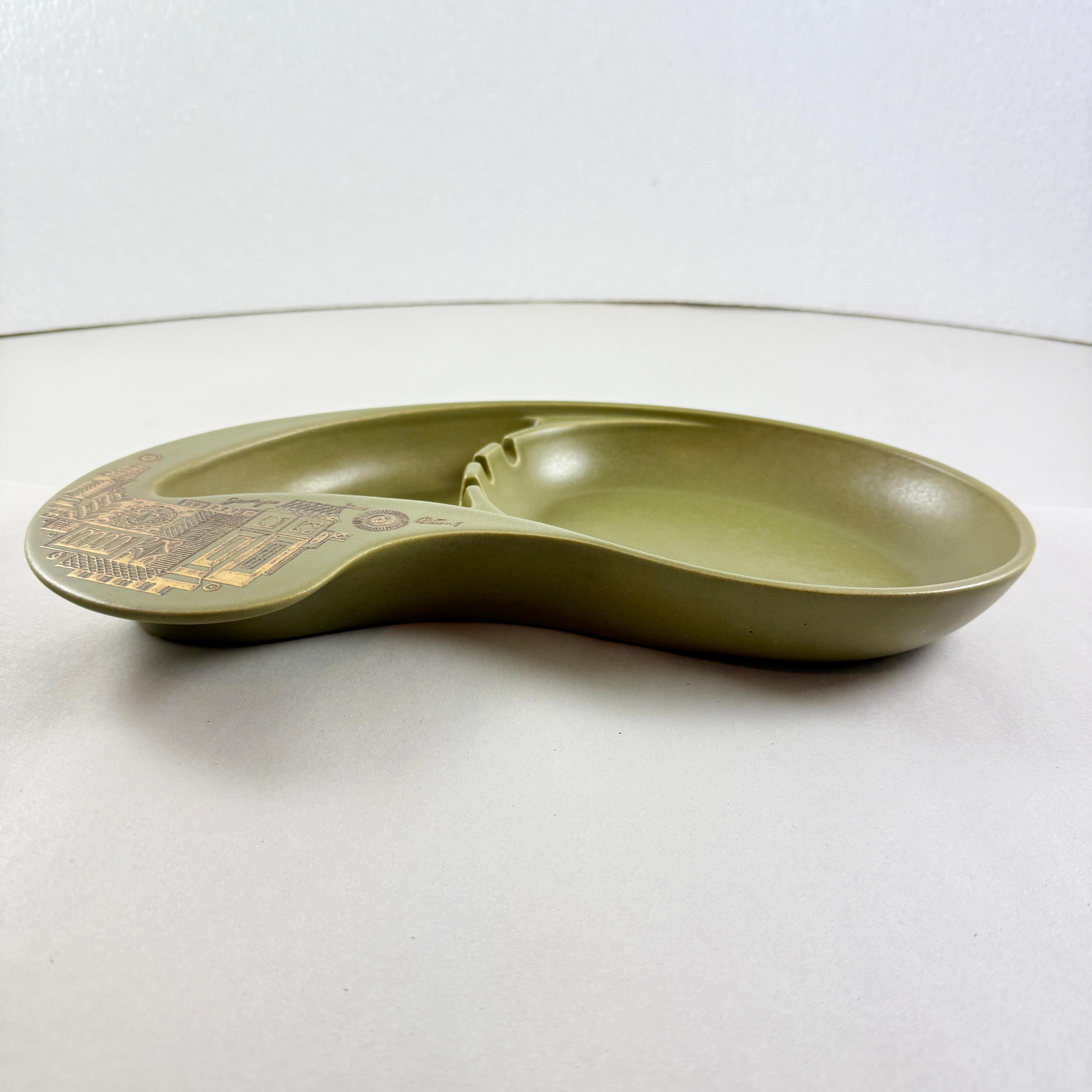 Milieu du XXe siècle Cendrier Briard en porcelaine Greene & Greene Greene, 1960s en vente