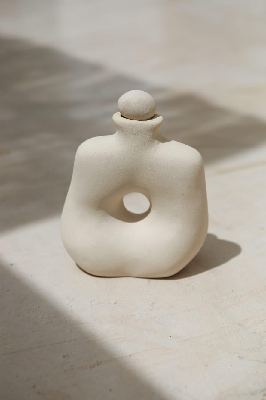 Hybrids

Before delving into this series of hybrid sculptures, ceramist Alice Aroeira sculpted many matriarchs, deeply feminine figures which, for her, represented a woman's connection with the earth and the fertile potential shared by both.

Just