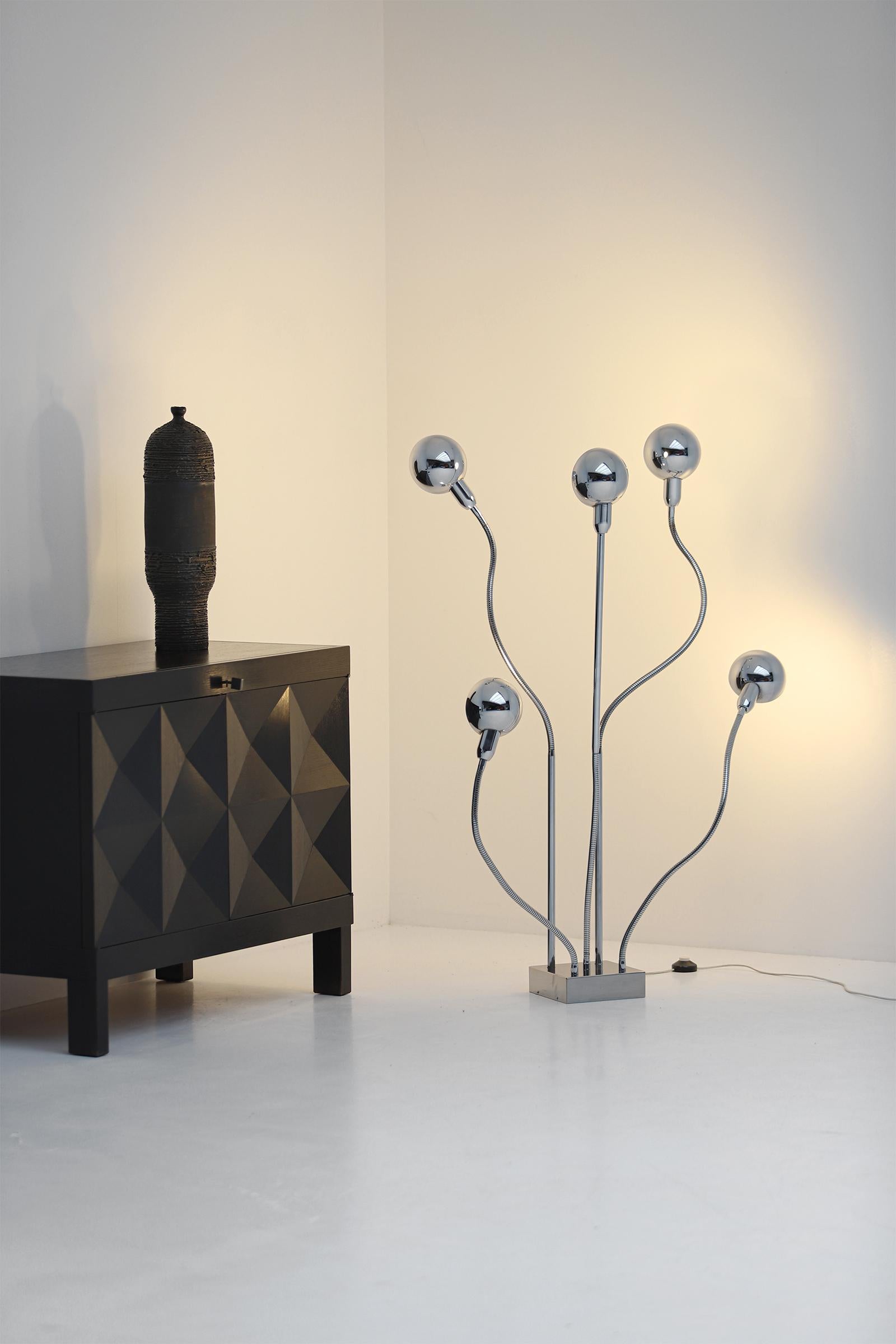 Space Age Hydra chrome floor / table lamp by Pierre Folie for Jaques Charpentier 1969 For Sale